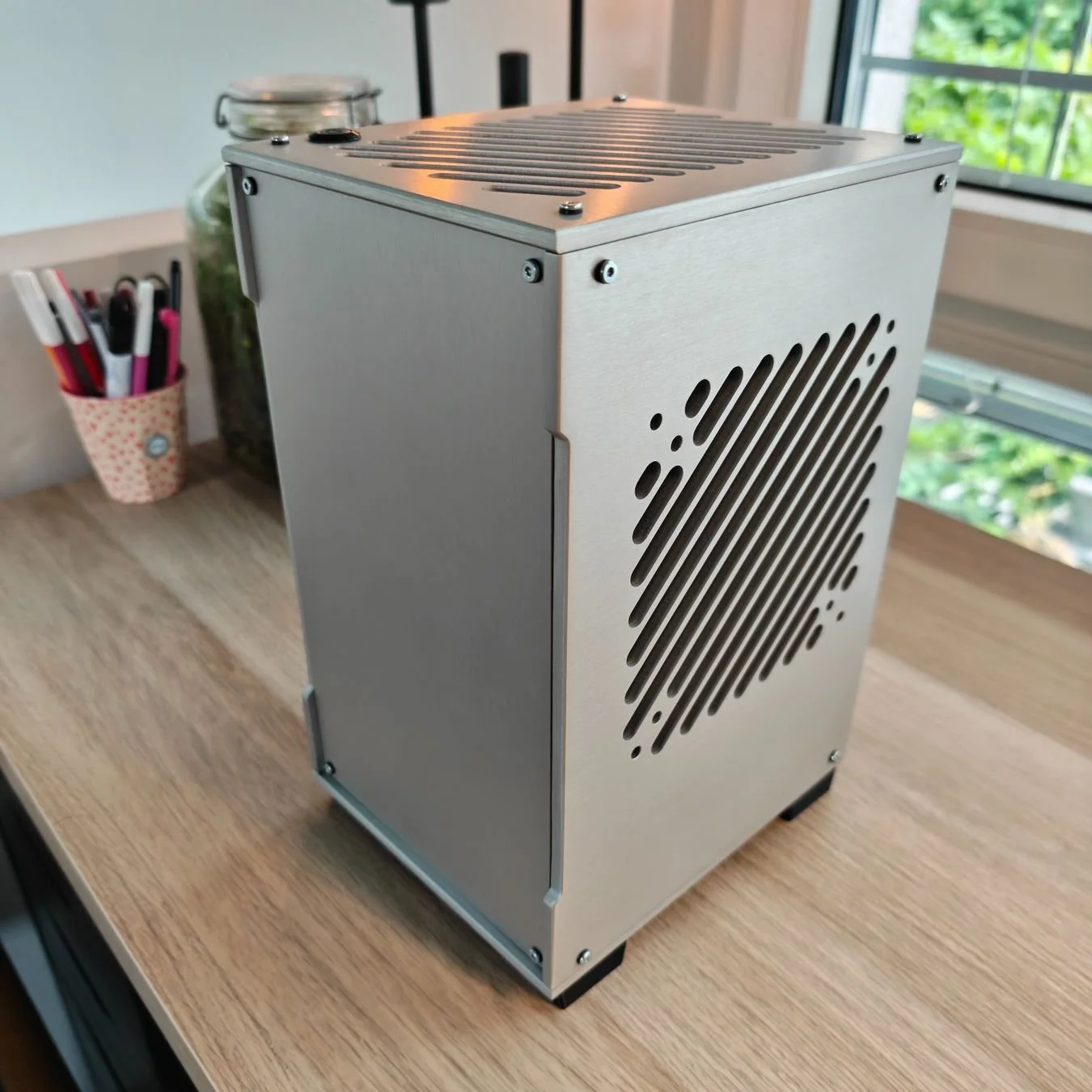 mini-pc-projekt-laser-ryzen-5700x-rtx-3050-64gb-unikat (1).jpg