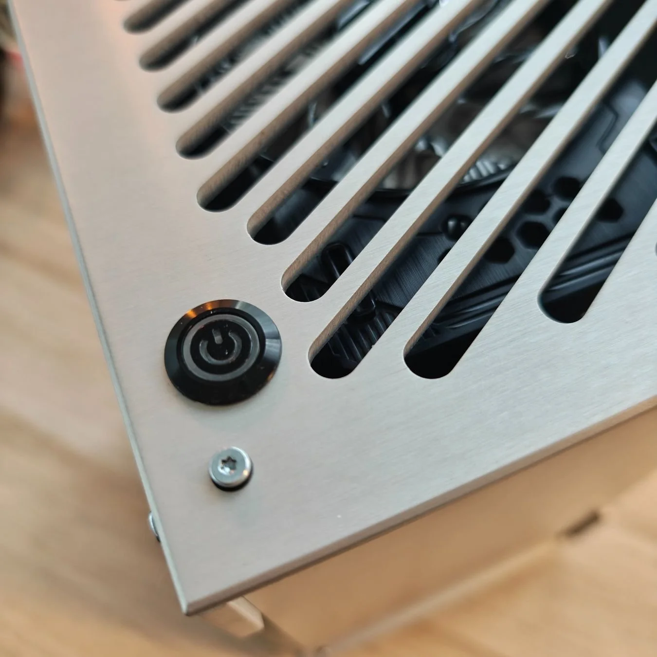mini-pc-projekt-laser-ryzen-5700x-rtx-3050-64gb-unikat (3).jpg