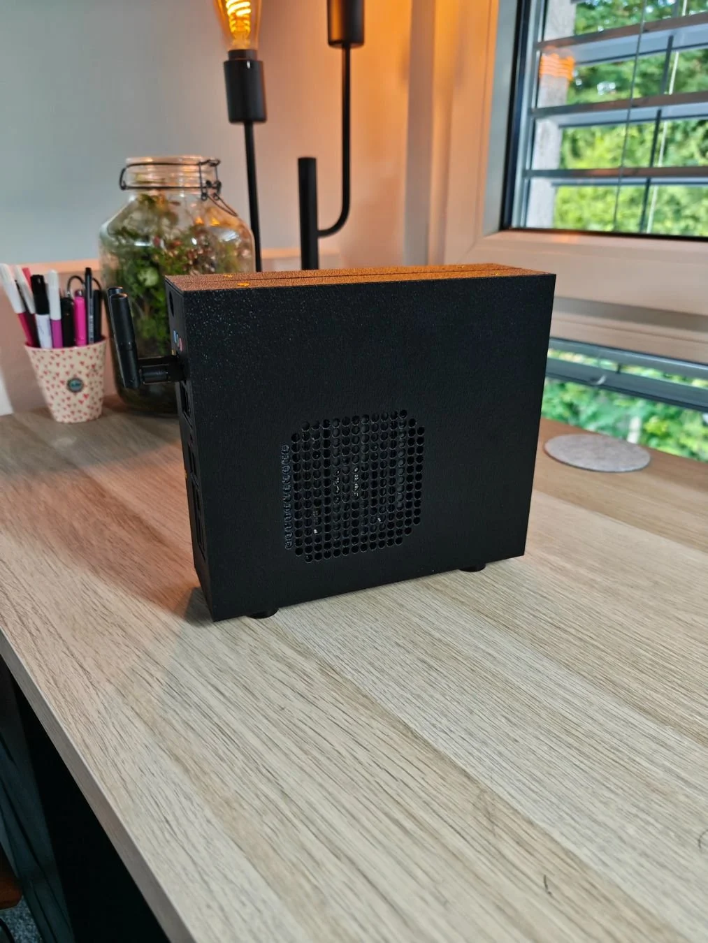 mini-itx-pc-mit-ryzen-8700g-64gb-ram-neu-20m-garantie (4).jpg