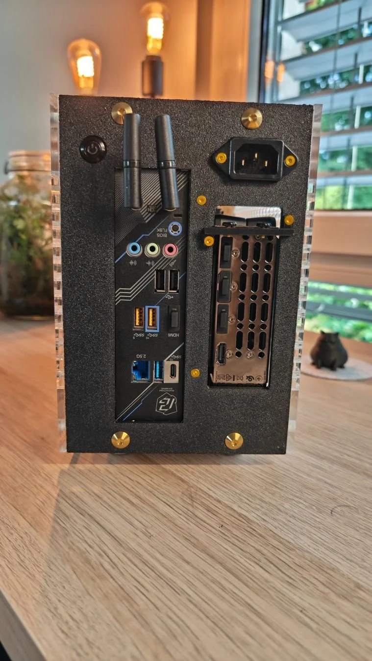 mini-pc-wood-ryzen-9700x-32gb-ddr5-12gb-gpu-echtholz (5).jpg