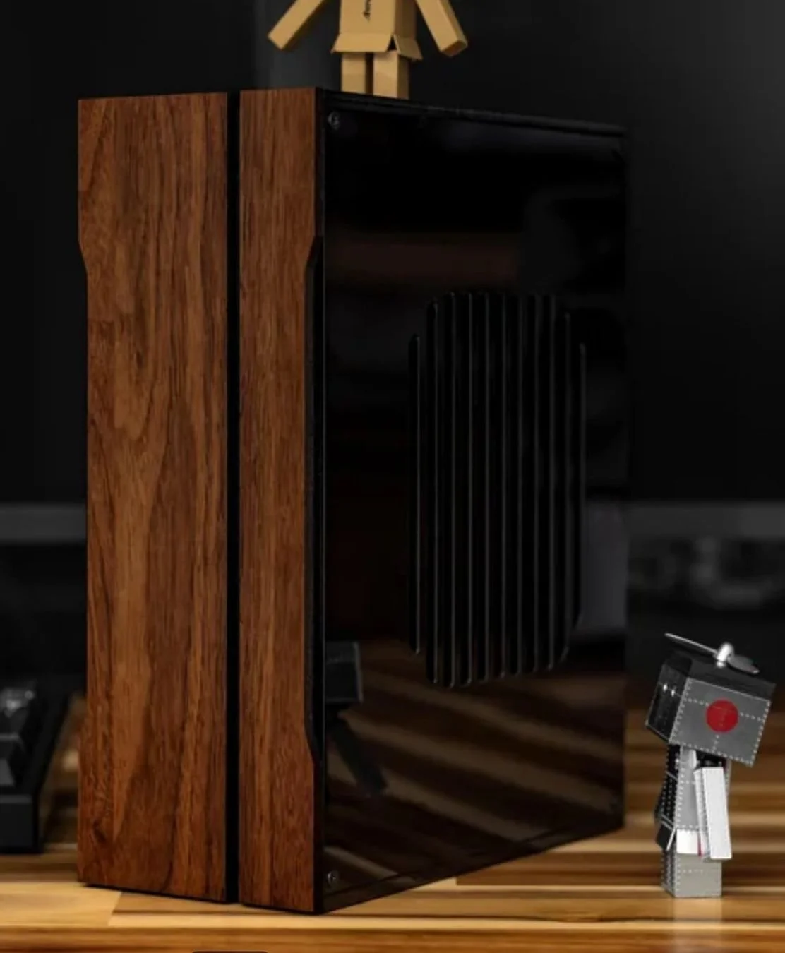 mini-pc-projekt-koboku-ryzen-9700x-rtx-5060-48gb-ddr5 (1).jpg