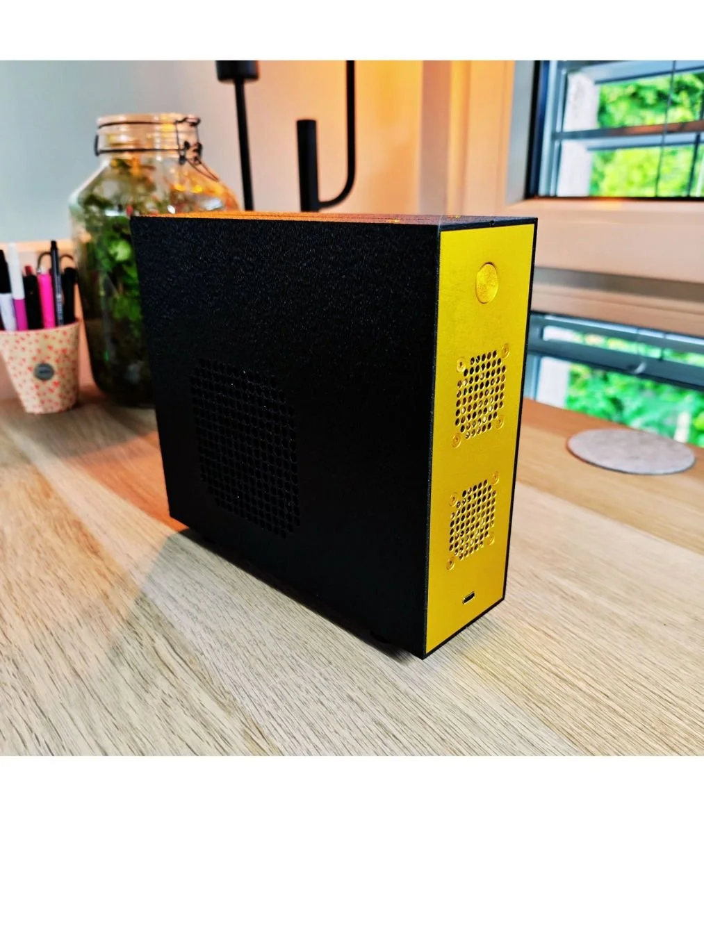 mini-itx-pc-mit-ryzen-8700g-64gb-ram-neu-20m-garantie (3).jpg