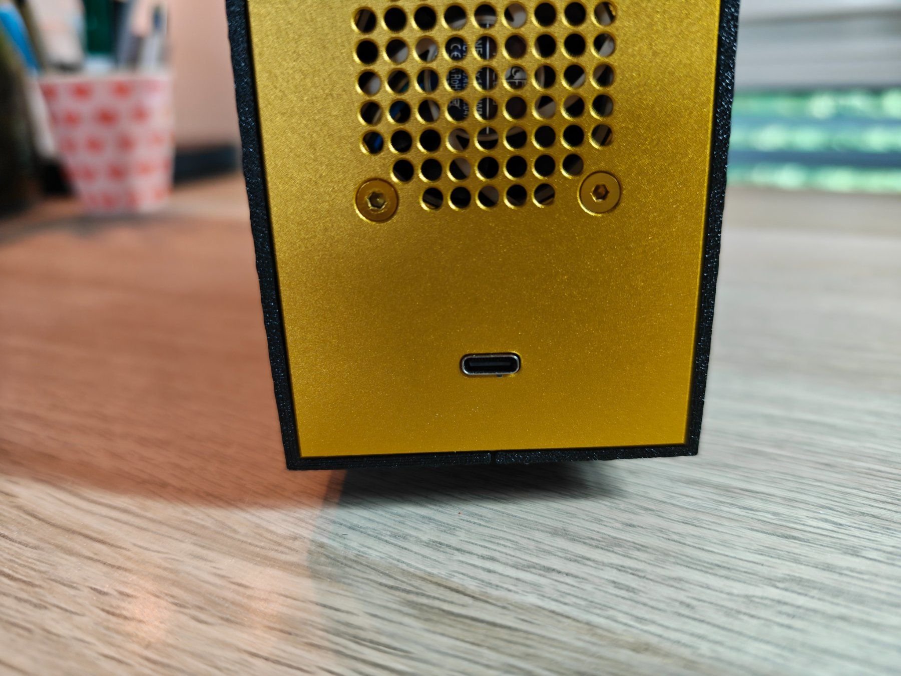 mini-itx-pc-mit-ryzen-8700g-64gb-ram-neu-20m-garantie (5).jpg