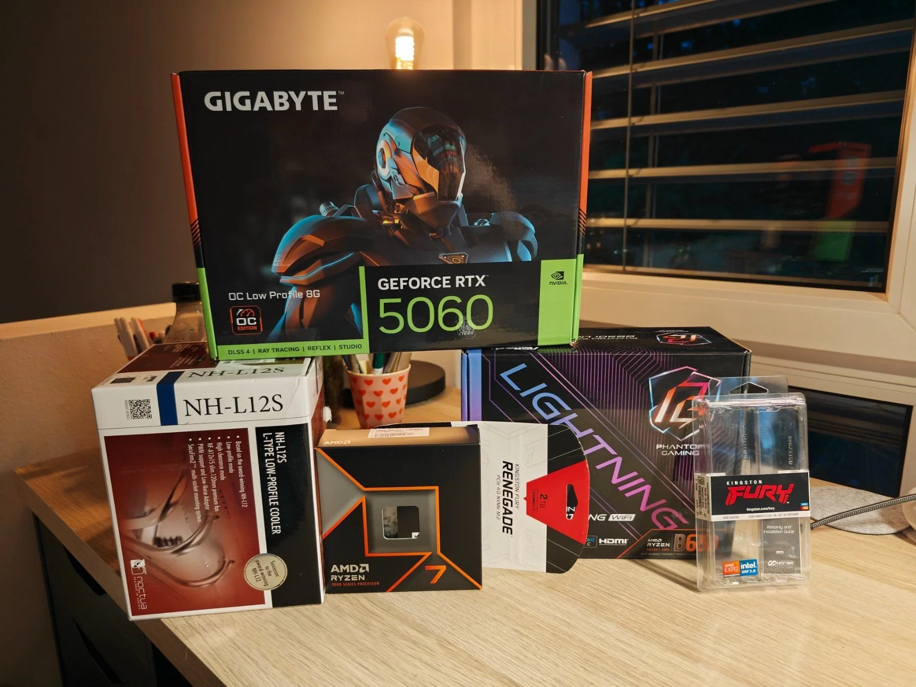 mini-pc-projekt-koboku-ryzen-9700x-rtx-5060-48gb-ddr5 (4).jpg