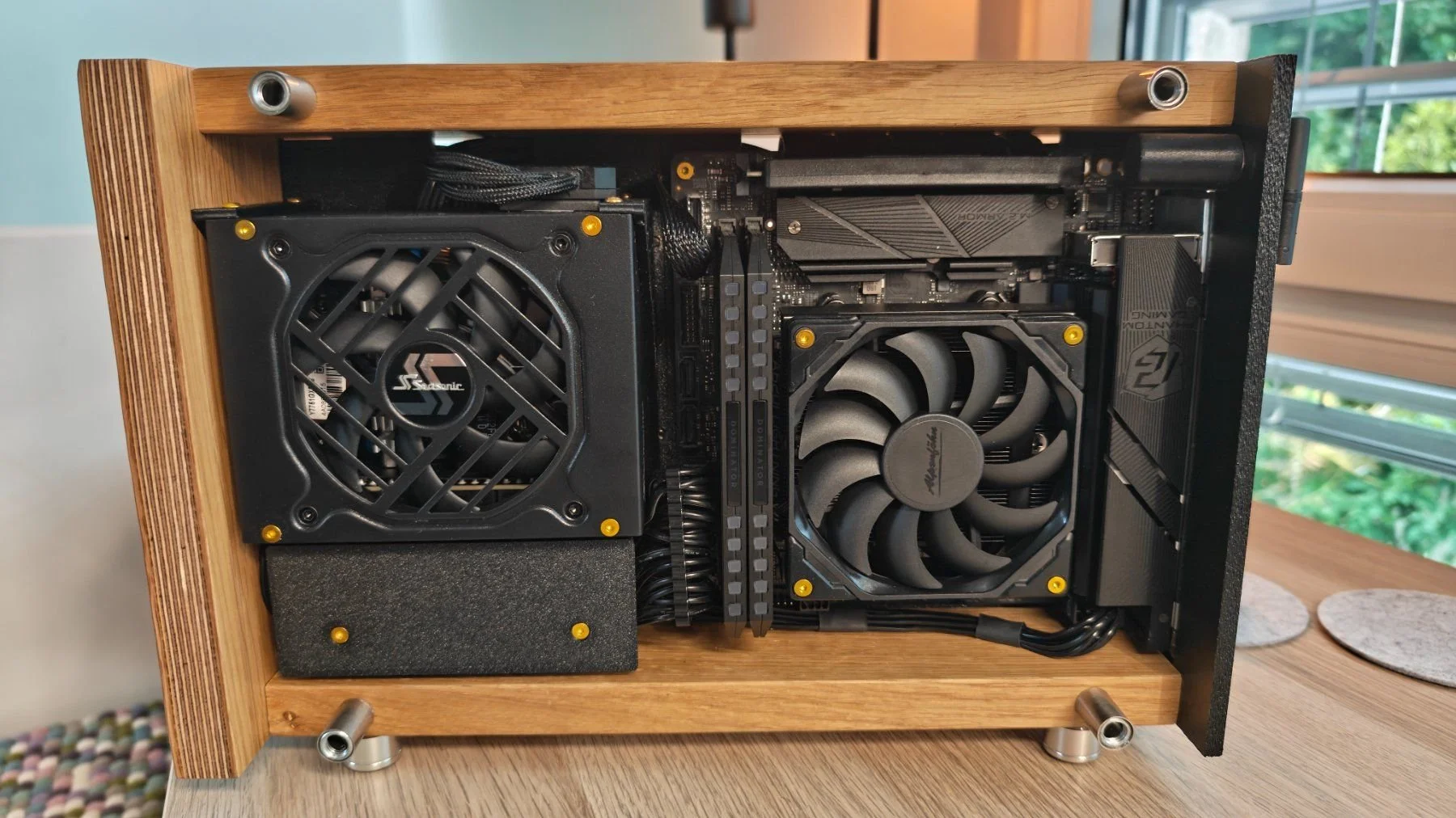 mini-pc-wood-ryzen-9700x-32gb-ddr5-12gb-gpu-echtholz.jpg