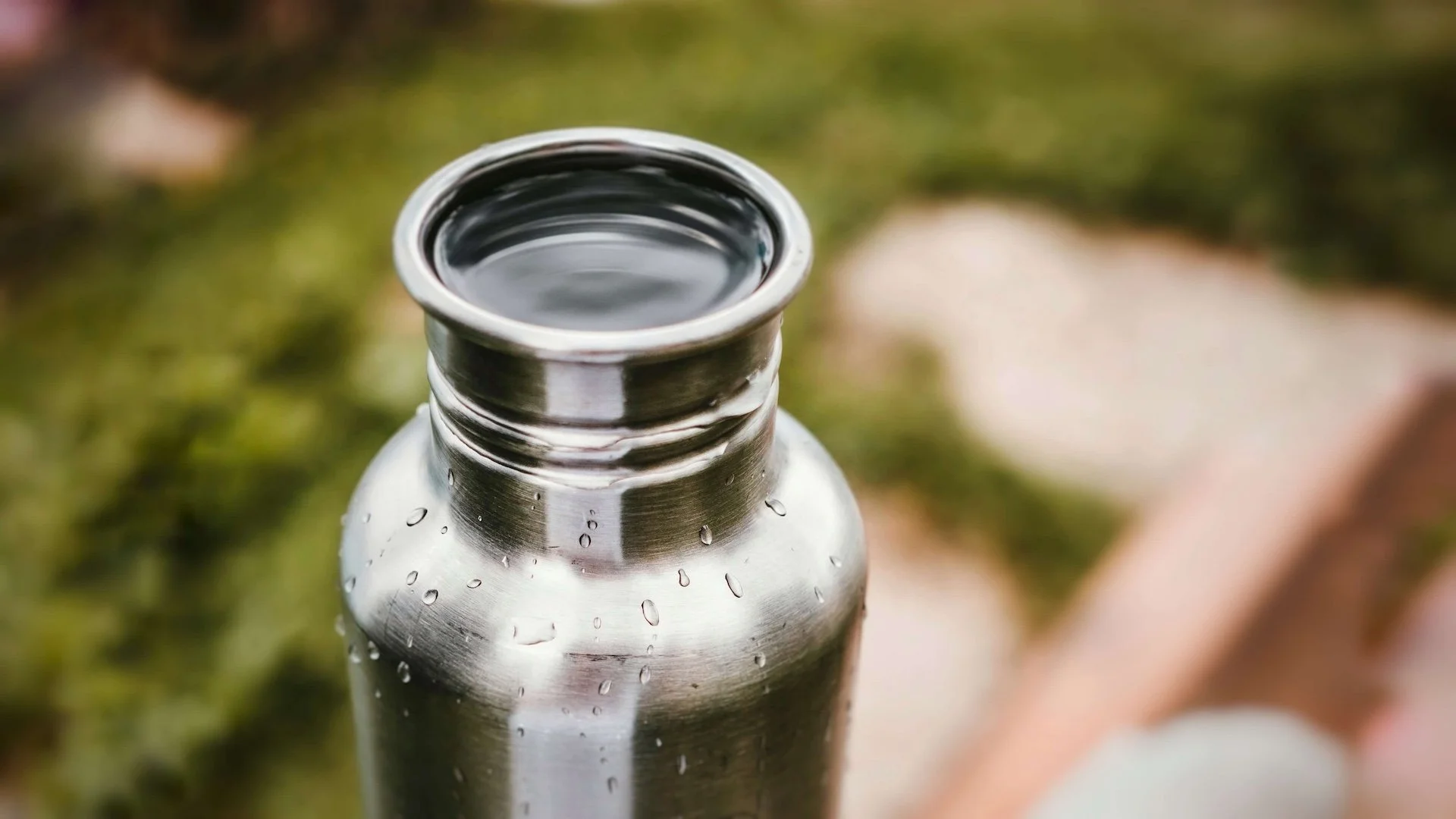 Stainless steel water bottle
