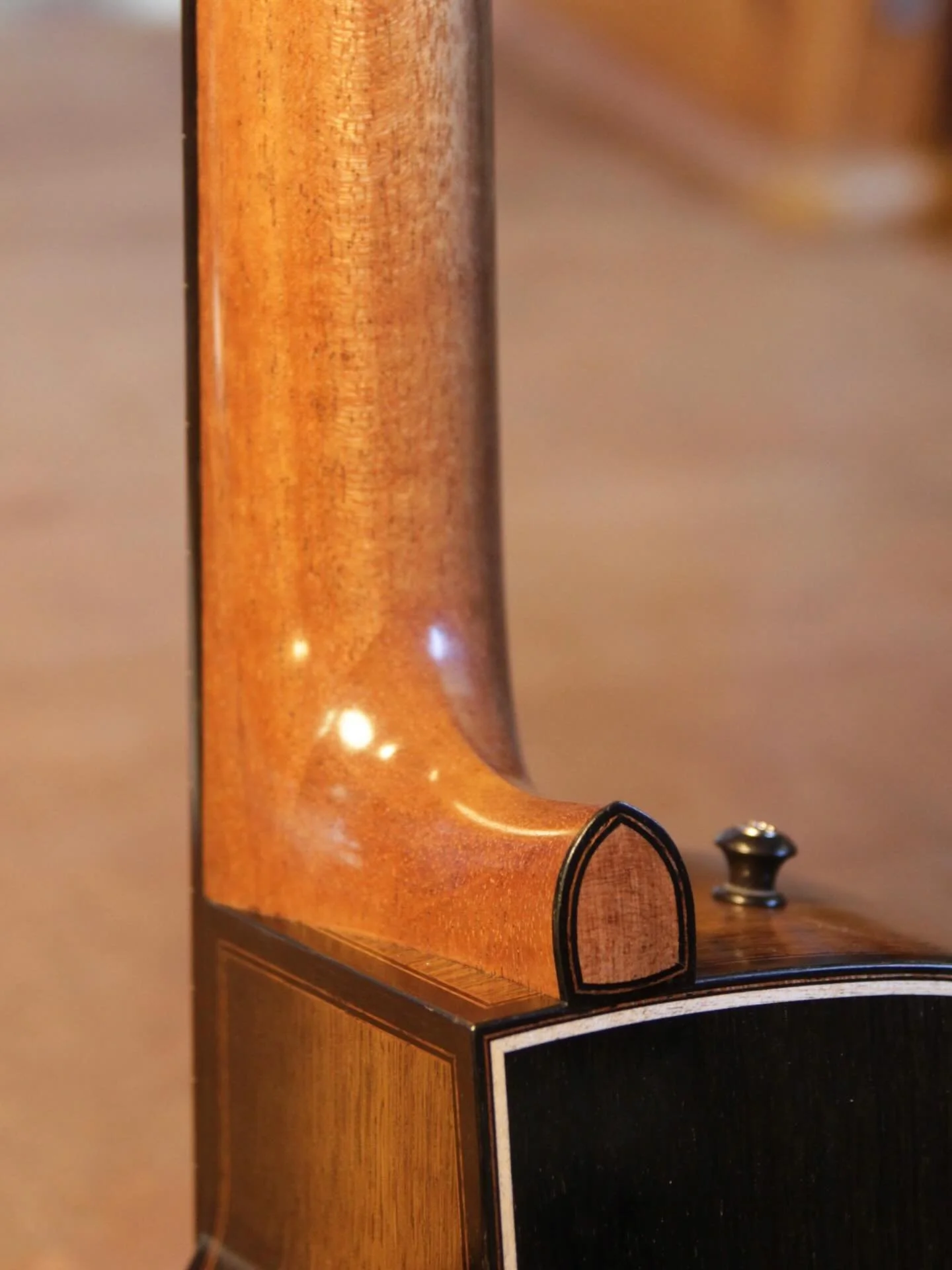 Details ✨

The observant follower will recognise some design elements from one of my previous builds, as this is a guitar for return customer &laquo;SL&raquo;