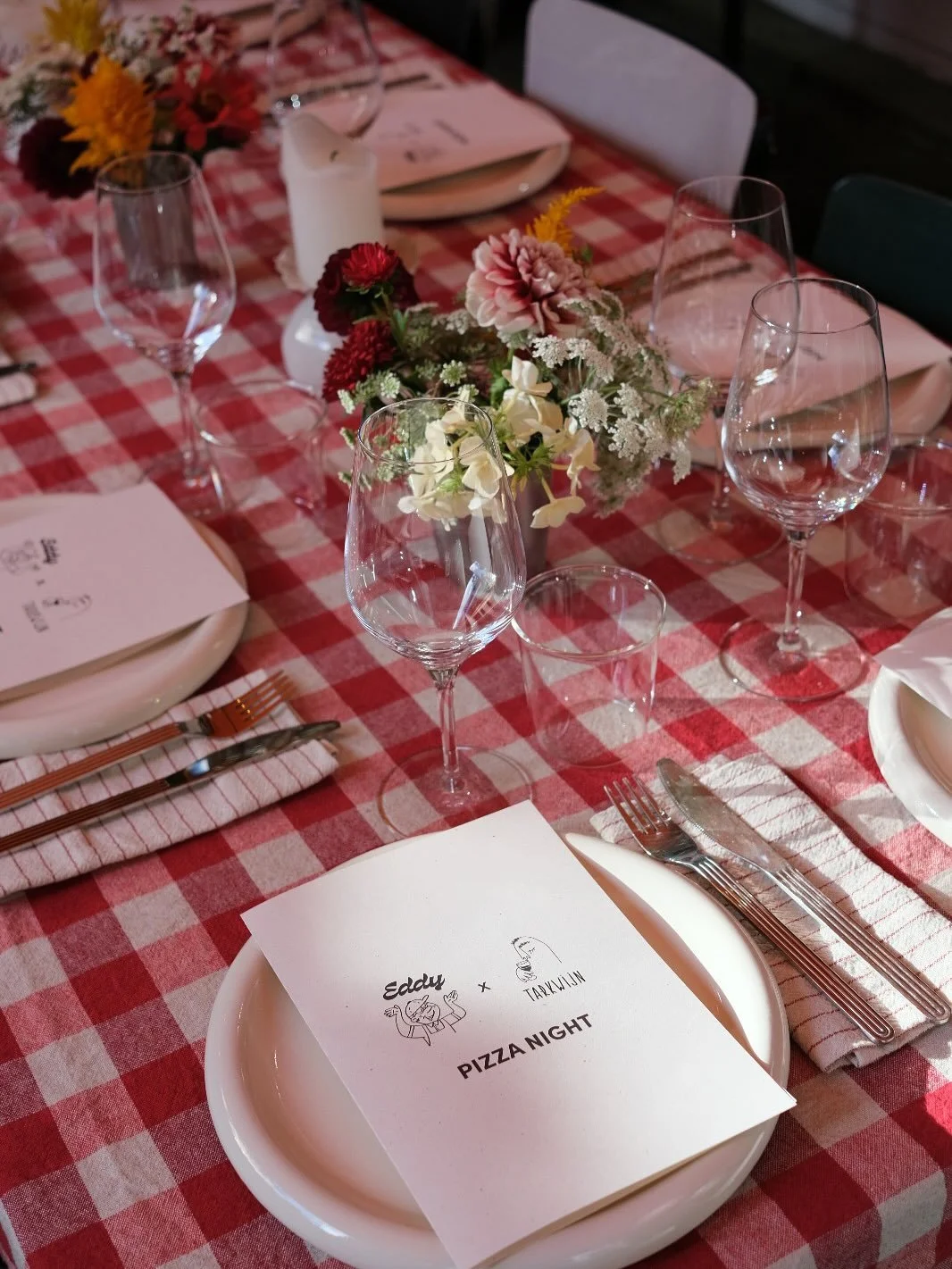 Mijn buddy @tarkwijn en ik organiseerden een pizza-en wijn-pairing en het was mega gezellig! 🔥

Bedankt aan de enthousiastelingen die erbij waren! ❤️

Good stuff op de pizza&rsquo;s komt van @thefoodhub_wholesale en @baarbeekhoeve .🫶