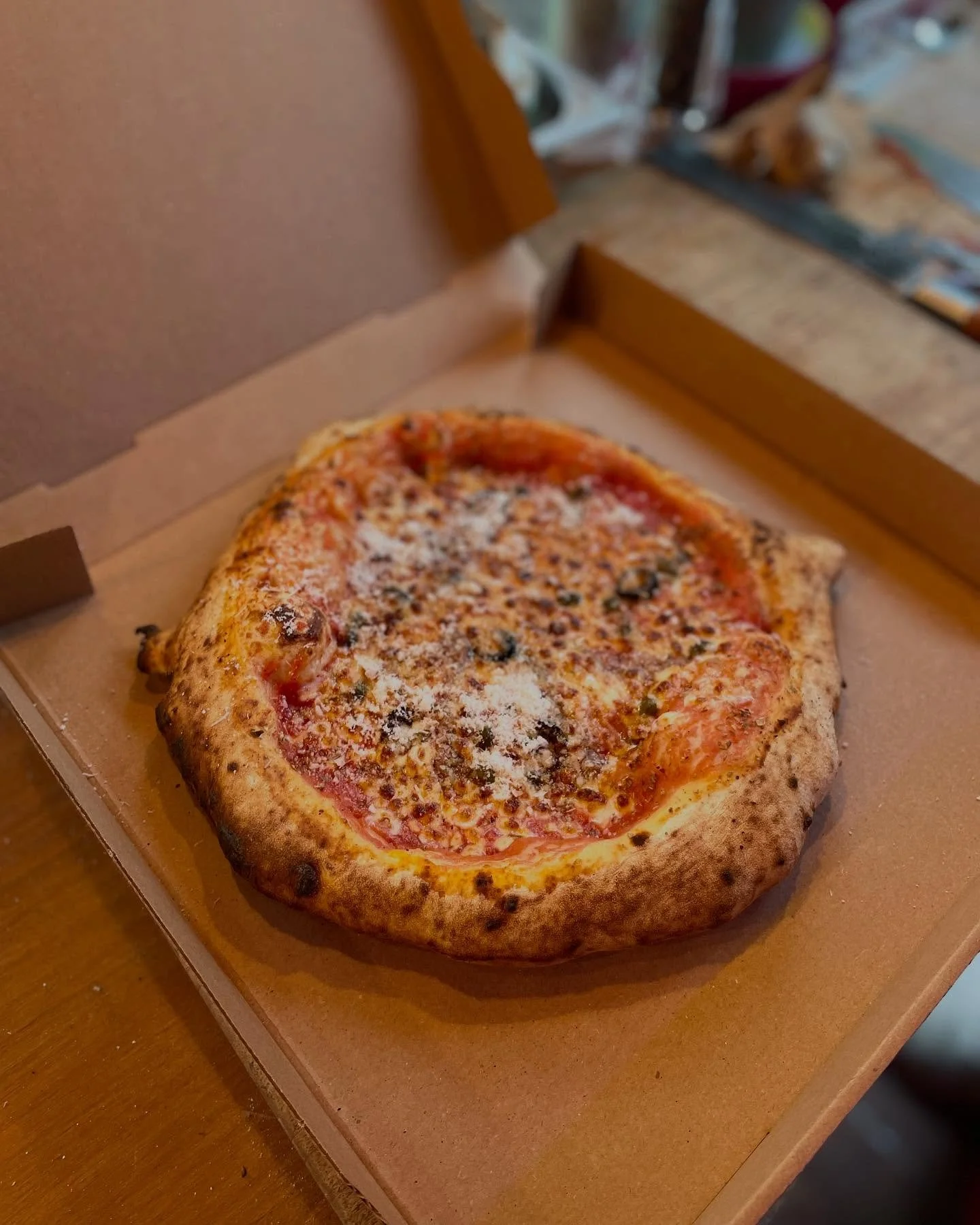 Het prachtige resultaat van een tweedaagse cursus voor Benoit in zijn hout oven. 🫶