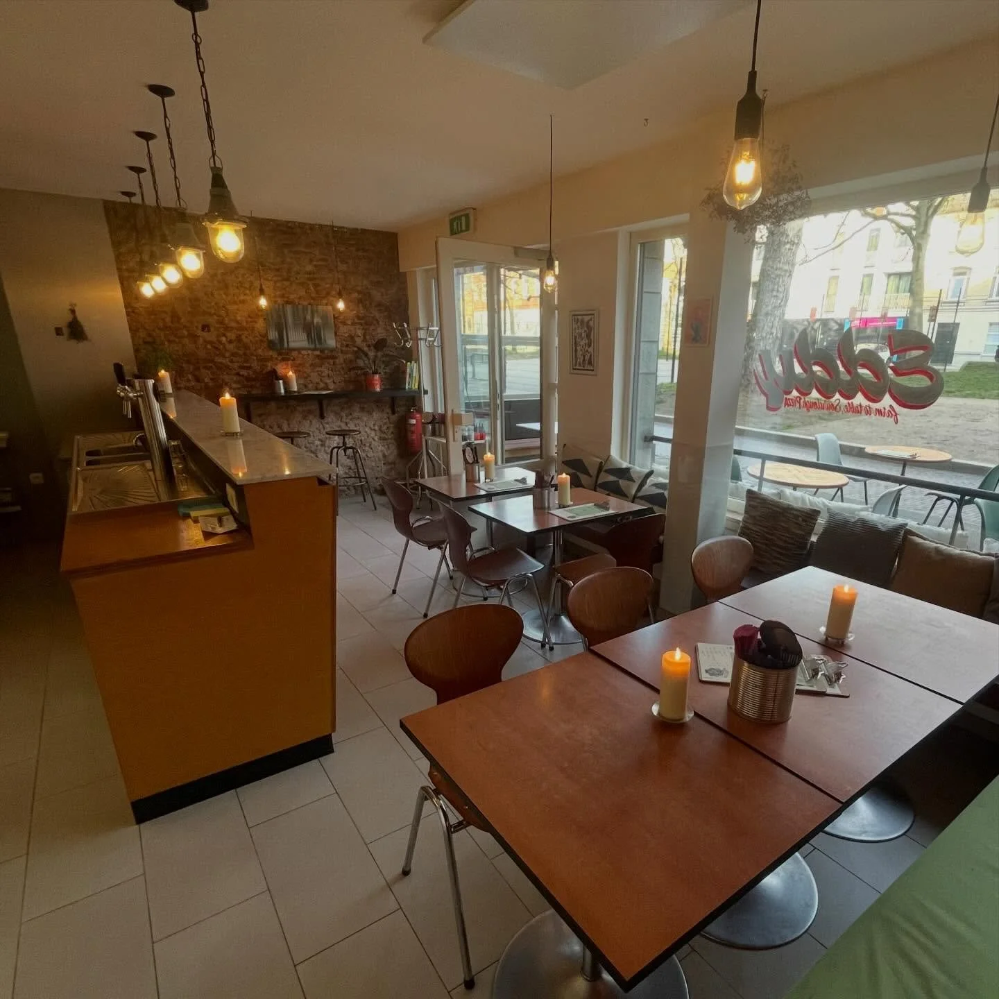 Eerste week Eddy pop-up at @joes.antwerp afgerond! 💥

Bedankt aan iedereen die er was, het was een succes!

Volgende woensdag staan we terug paraat! 🫡

Frans Halsplein 1
Woe. - zat.: 16u - 22u 

❤️