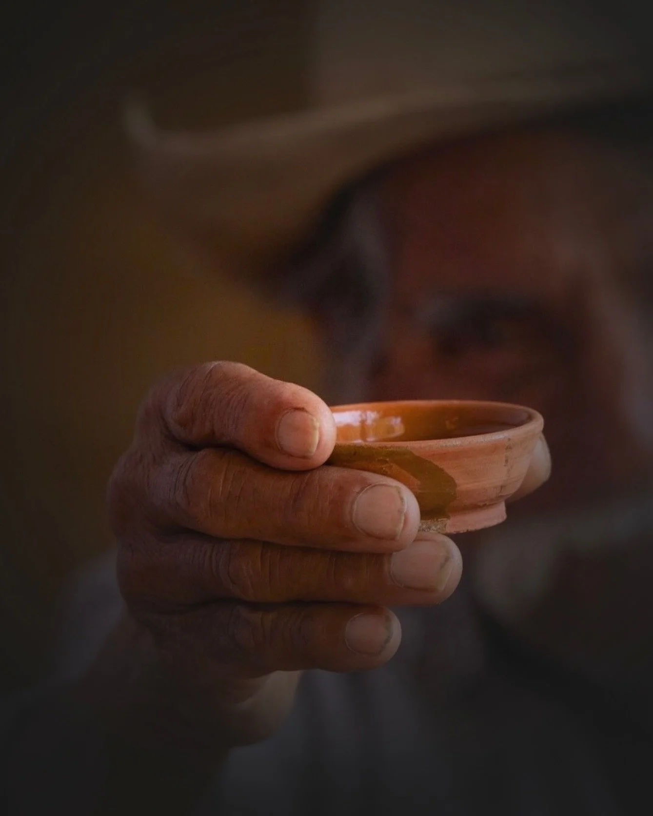 Mezcal isn&rsquo;t just sipped &mdash; it&rsquo;s kissed.
An ancestral drink with a smoky soul, connecting you to the land.
At Oh Tequila, every sip tells a story. 🌵🔥