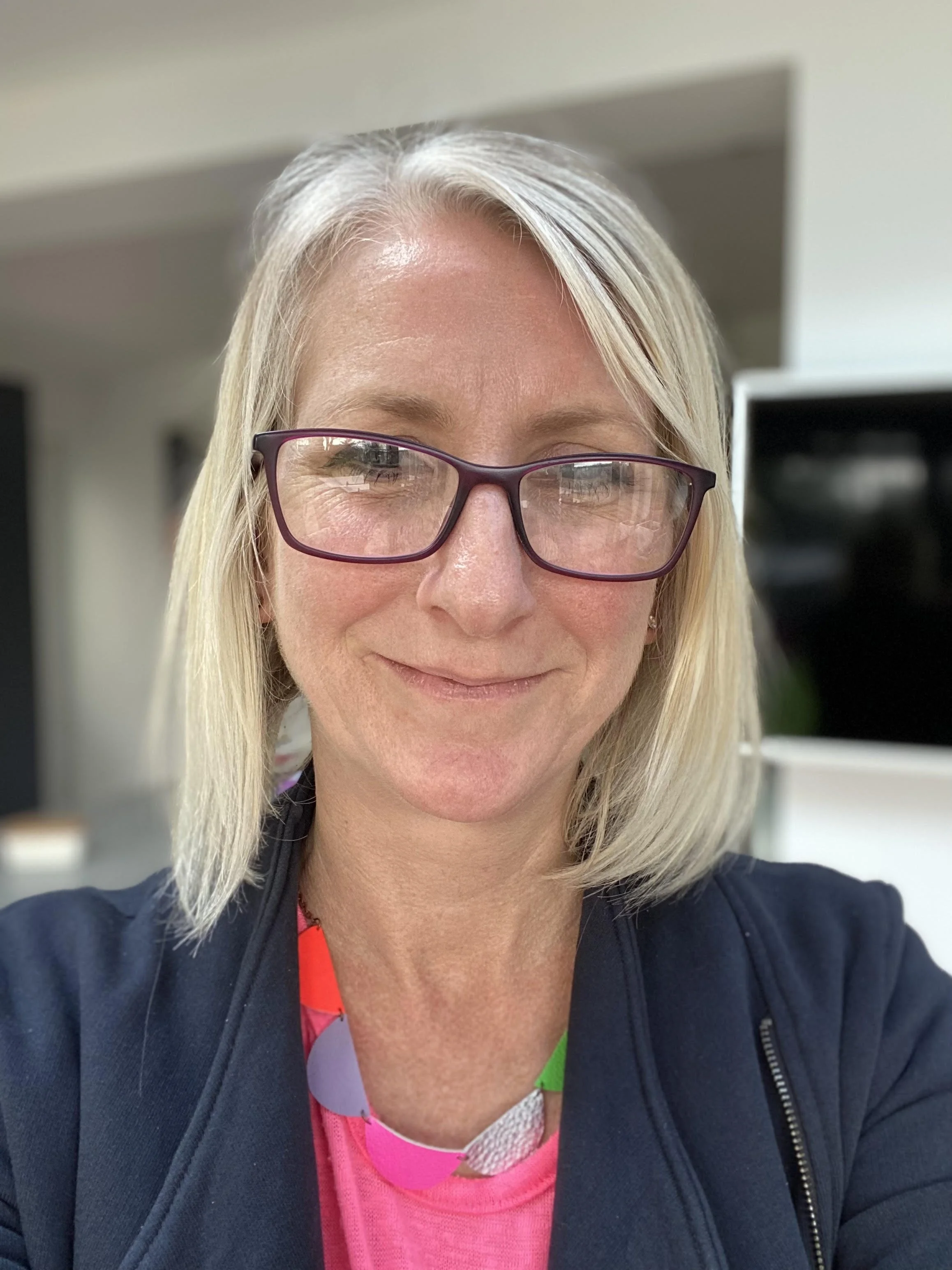 Helen Davies, senior communications expert with long history of advising CEOs and C-suite on communications strategies and approach, helping leaders find their authentic leadership style