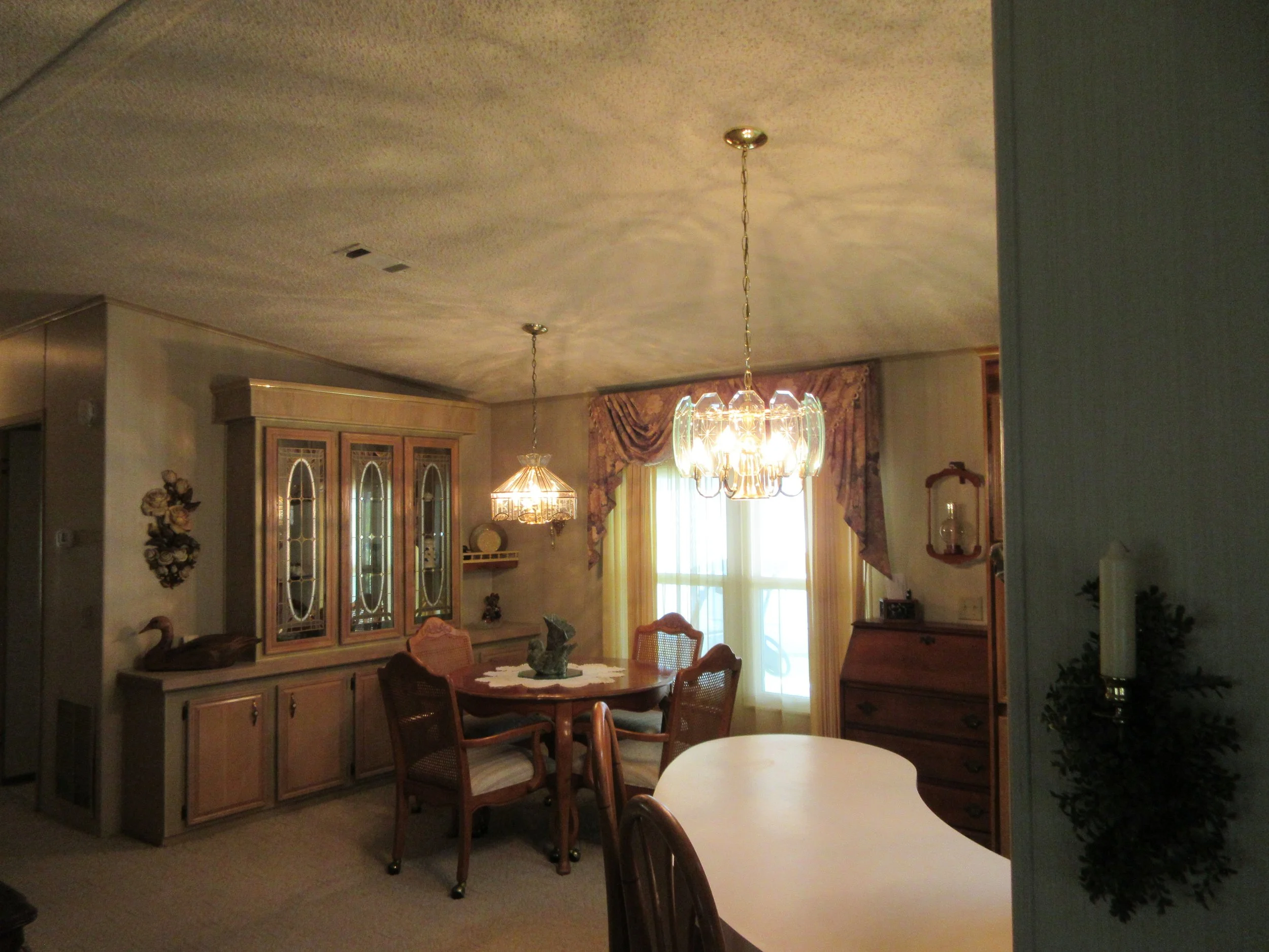 dining room 1.JPG