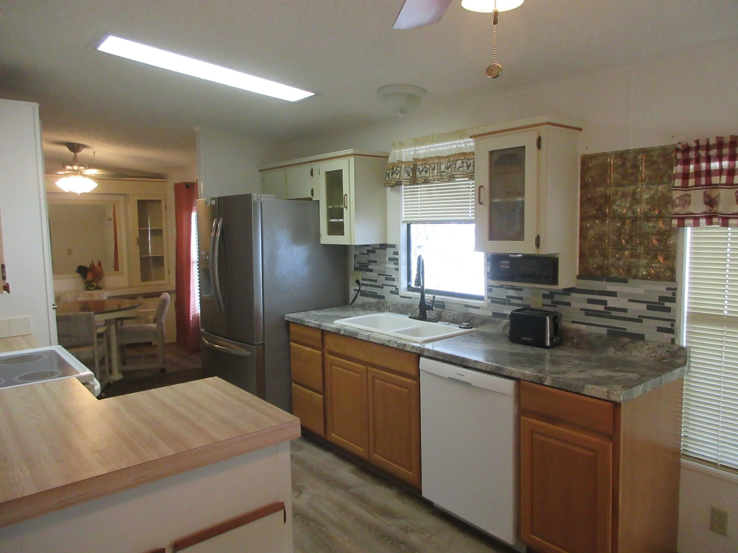 2144 Kitchen.JPG