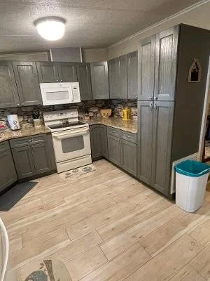 Kitchen 2.jpg