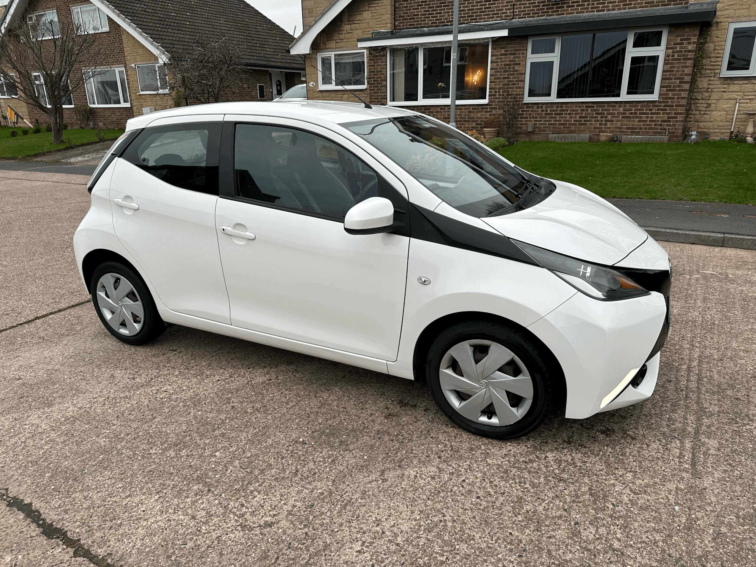 TOYOTA AYGO 2016 **SOLD**