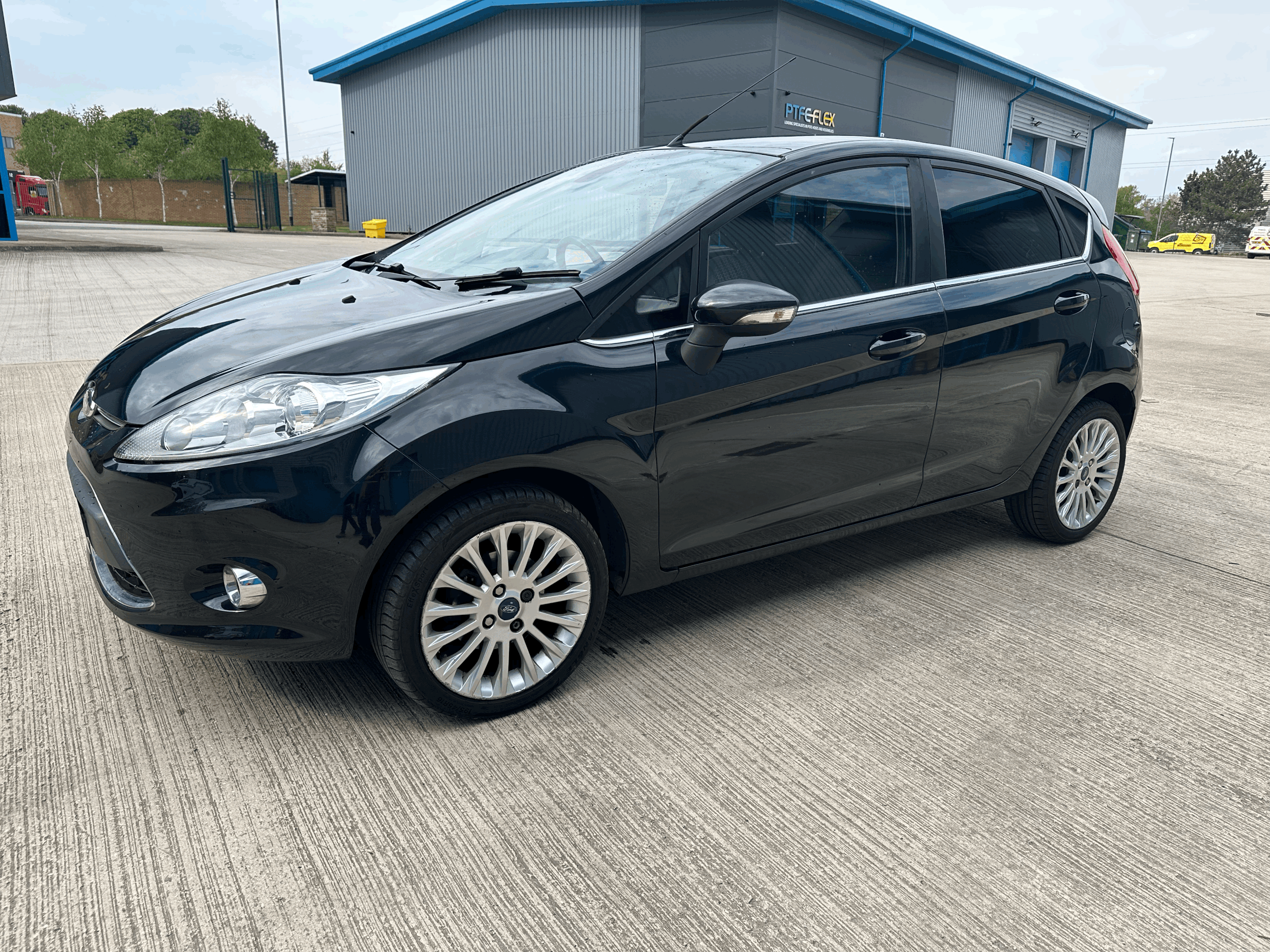 FORD FIESTA TITANIUM 80K