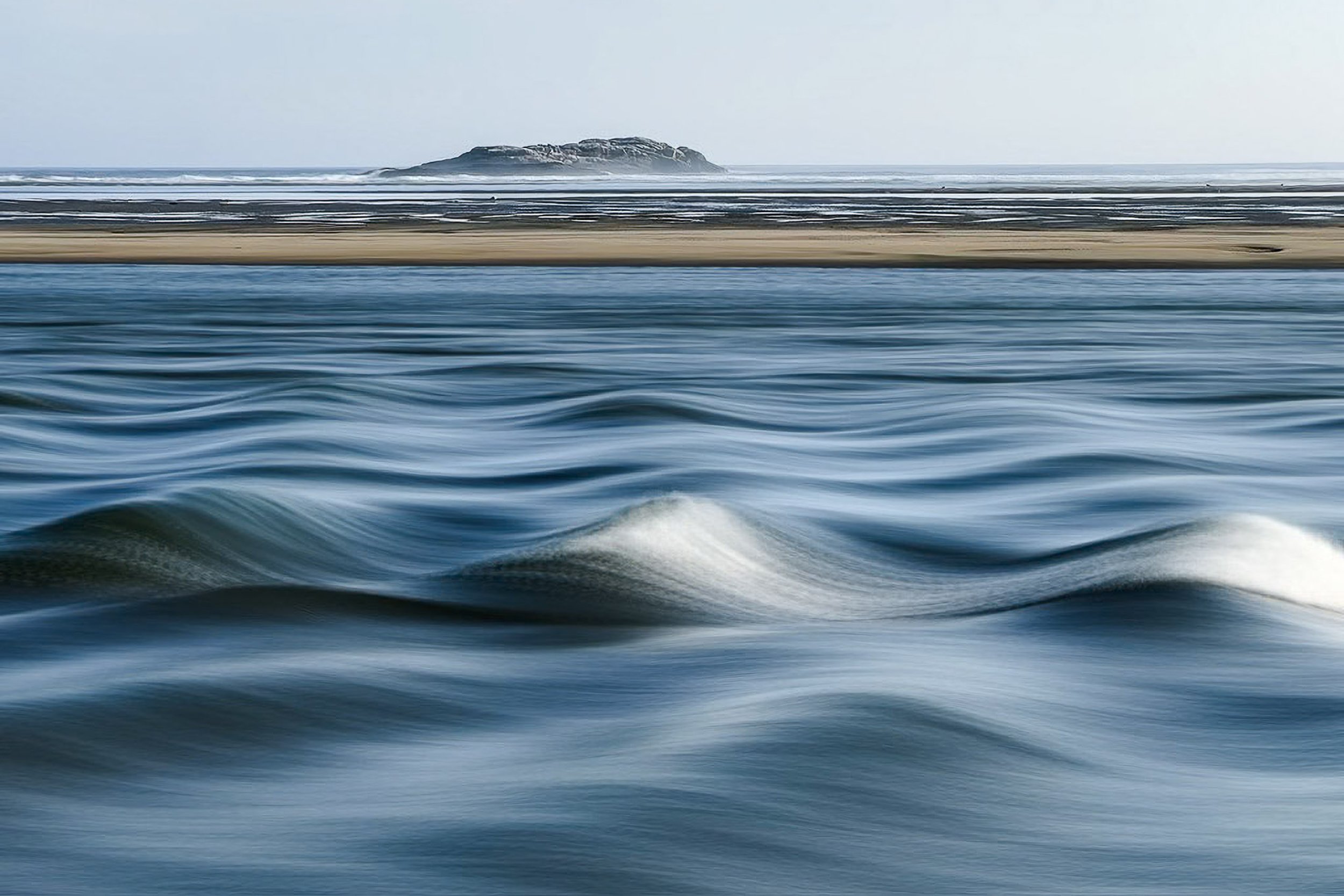 IlianaRomanul-Blurred Waves.jpg