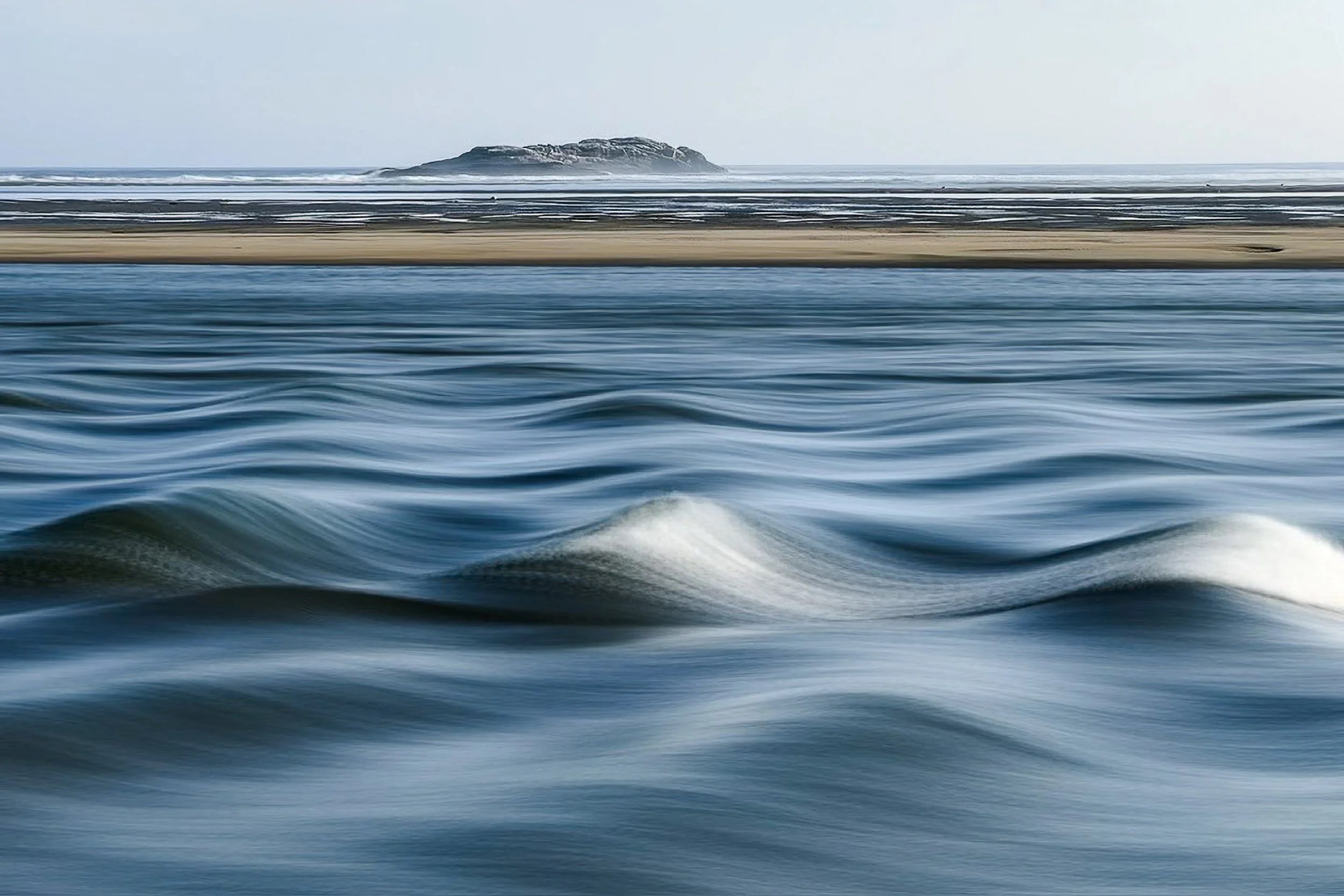iliana-romanul-north-atlantic-blurred-waves.jpg