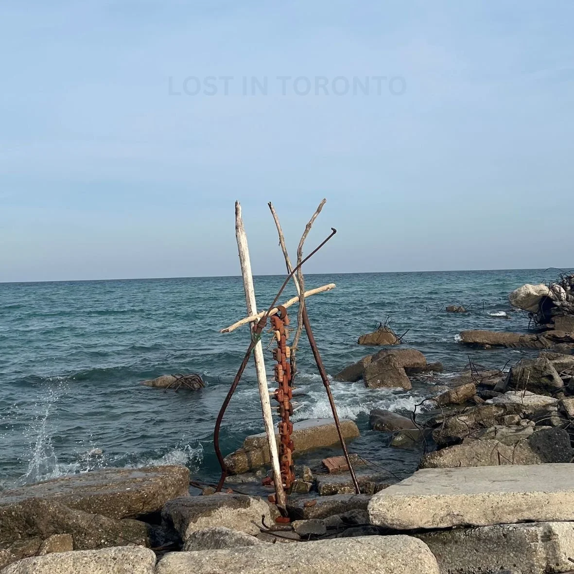 Project "Water Swing" was built with environmental designer Tzu-Jui Huang. Which means we existed, but after being beaten by the waves of time, will you still be there? 