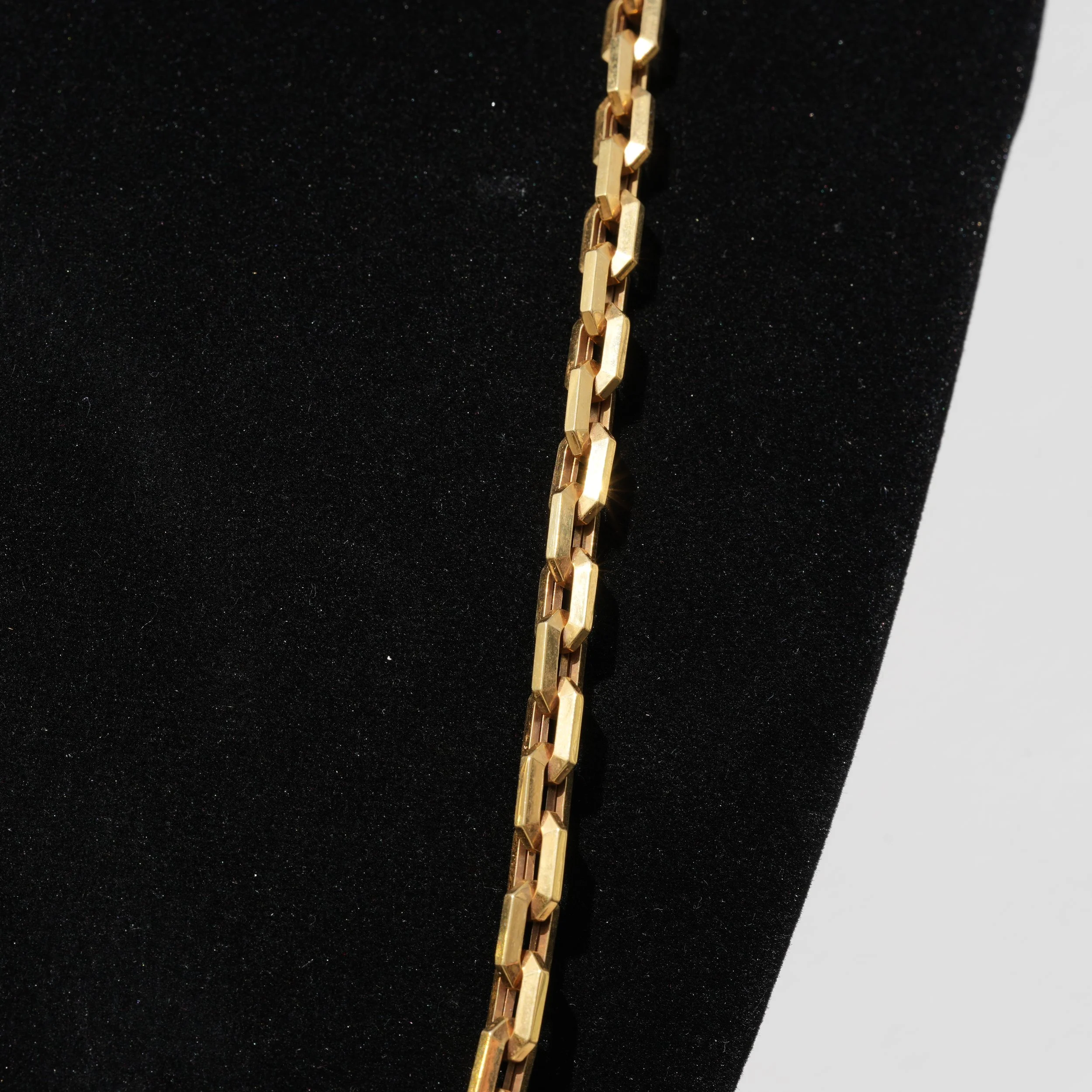 Men’s 18K Yellow Gold Anchor Chain 65cm –Back View | Eighty8Diamonds