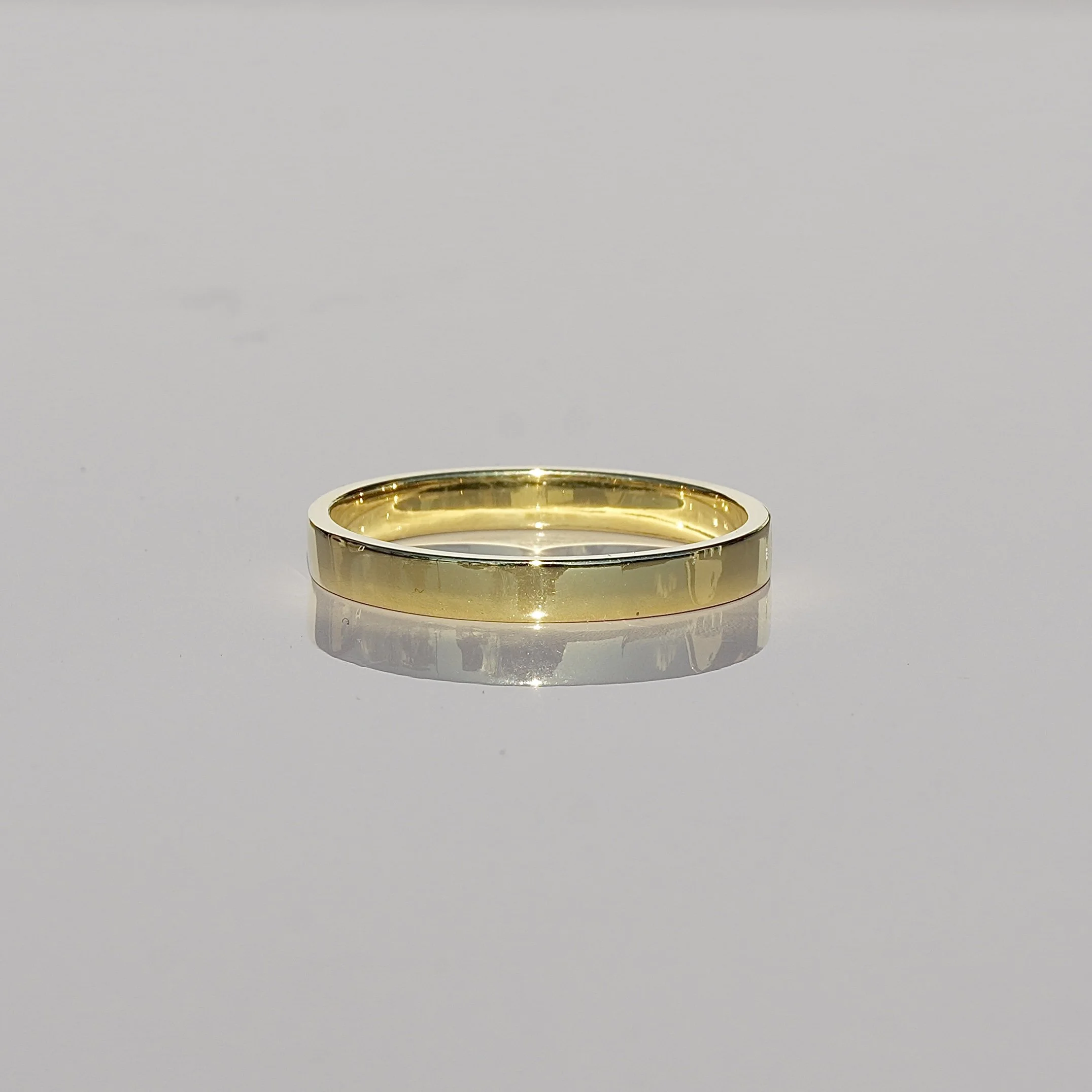Classic Flat Court Wedding Band – 18ct Yellow Gold -3mm- Front View | Eighty8Diamonds