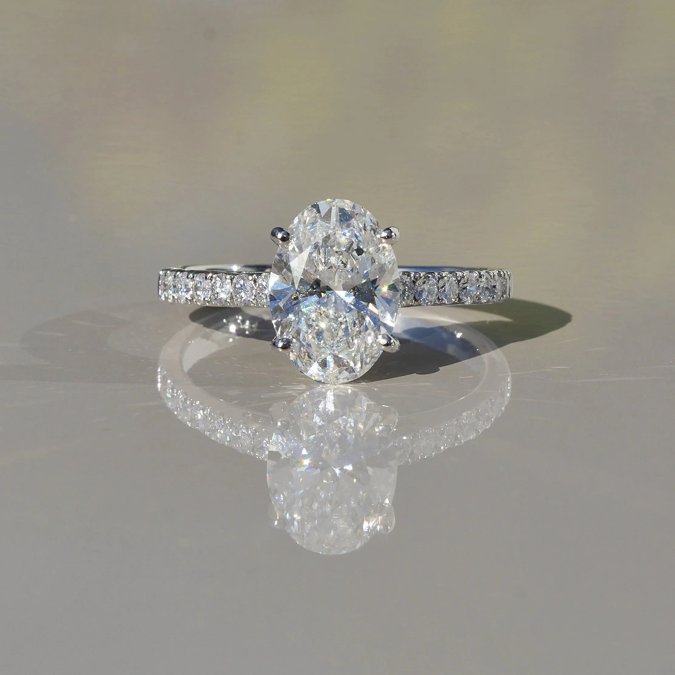 Oval Diamond, Pavé Band