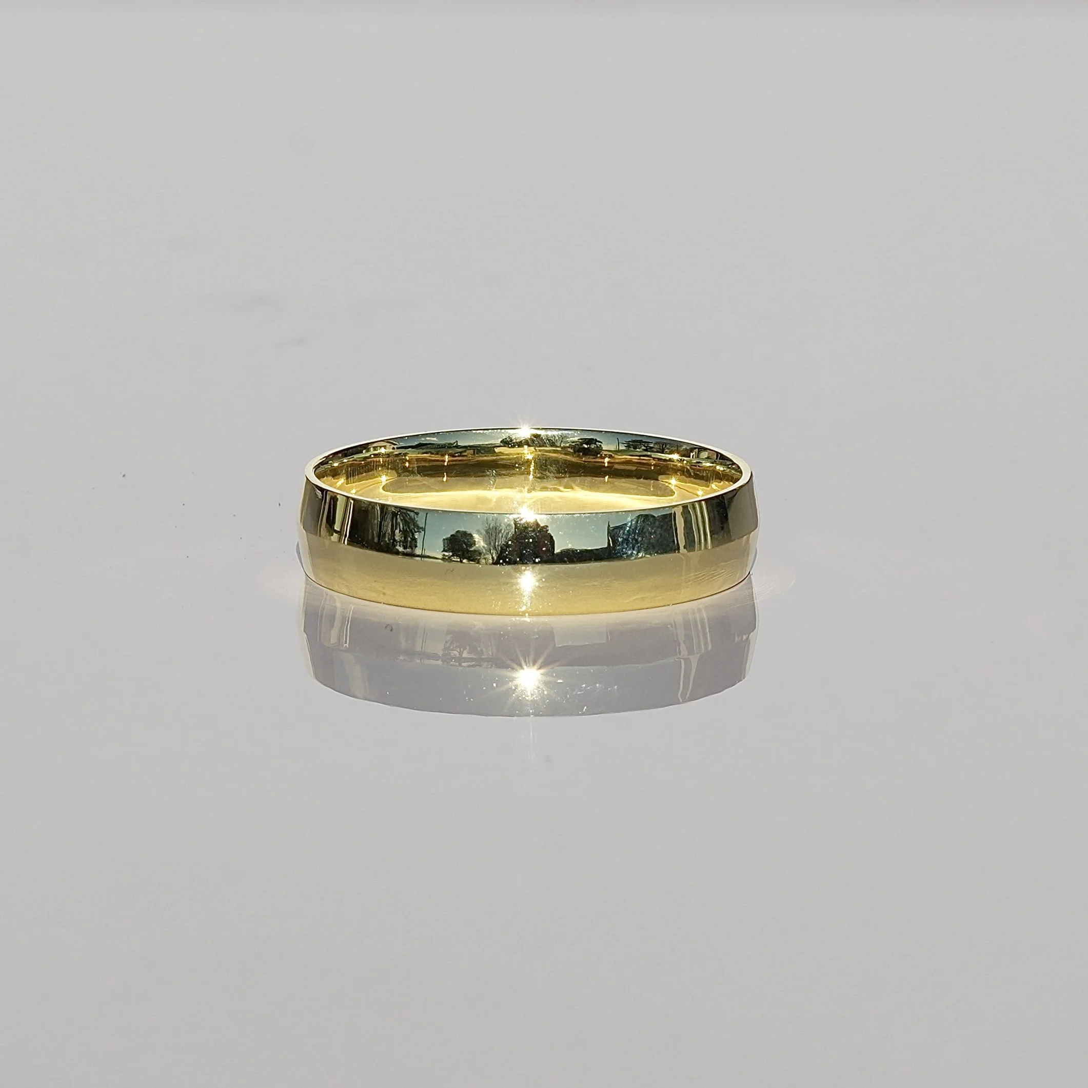 18ct Yellow Gold Classic Court Wedding Band – 4mm– Front View | Eighty8Diamonds