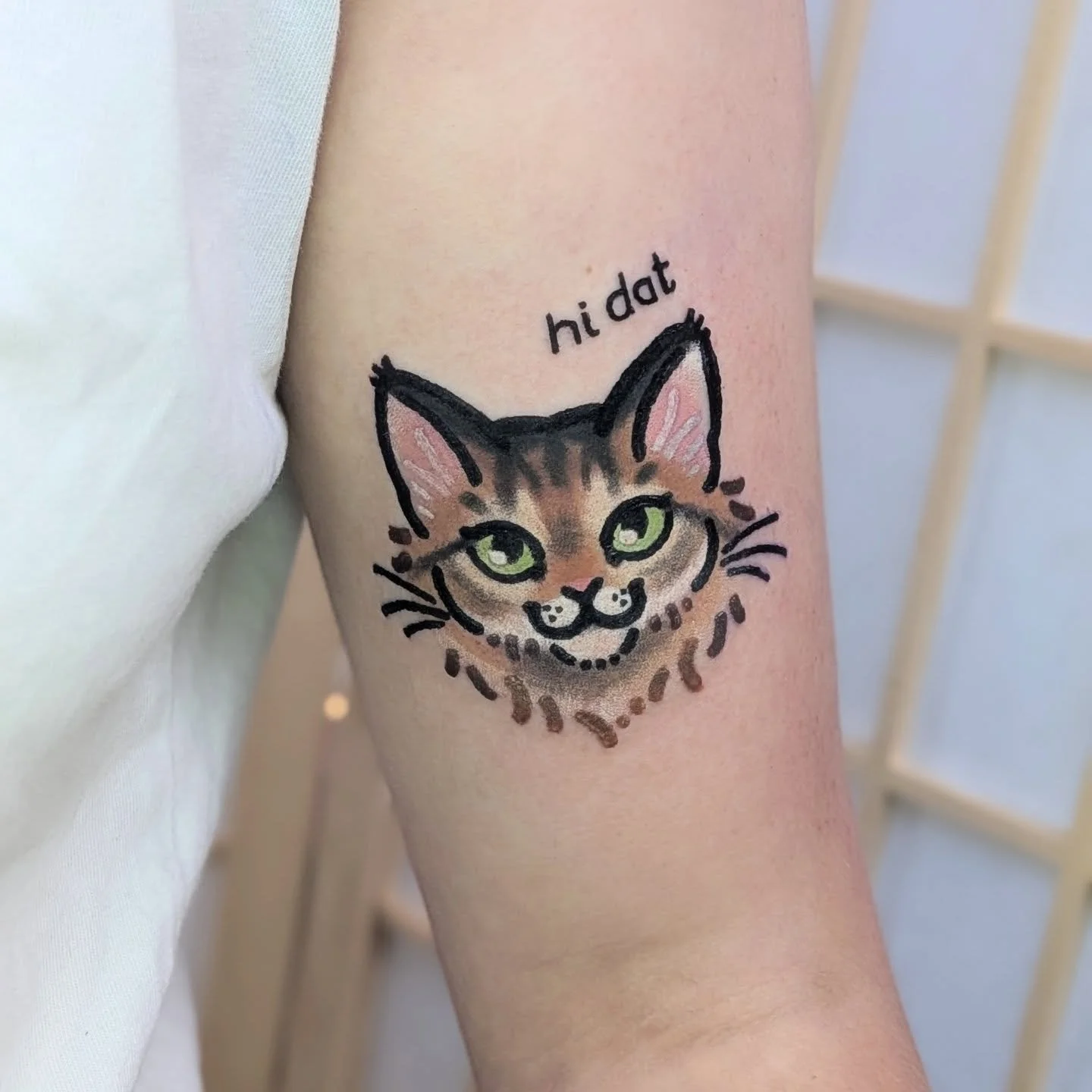 Hi dat!
My clients adorable child can't quite pronounce the word cat yet so they say "hi dat". Absolutely ADORABLE!!

Sponsored by @magnumtattoosupplies 

#cutetattoo #kawaiitattoo #cattattoo #boldtattoo