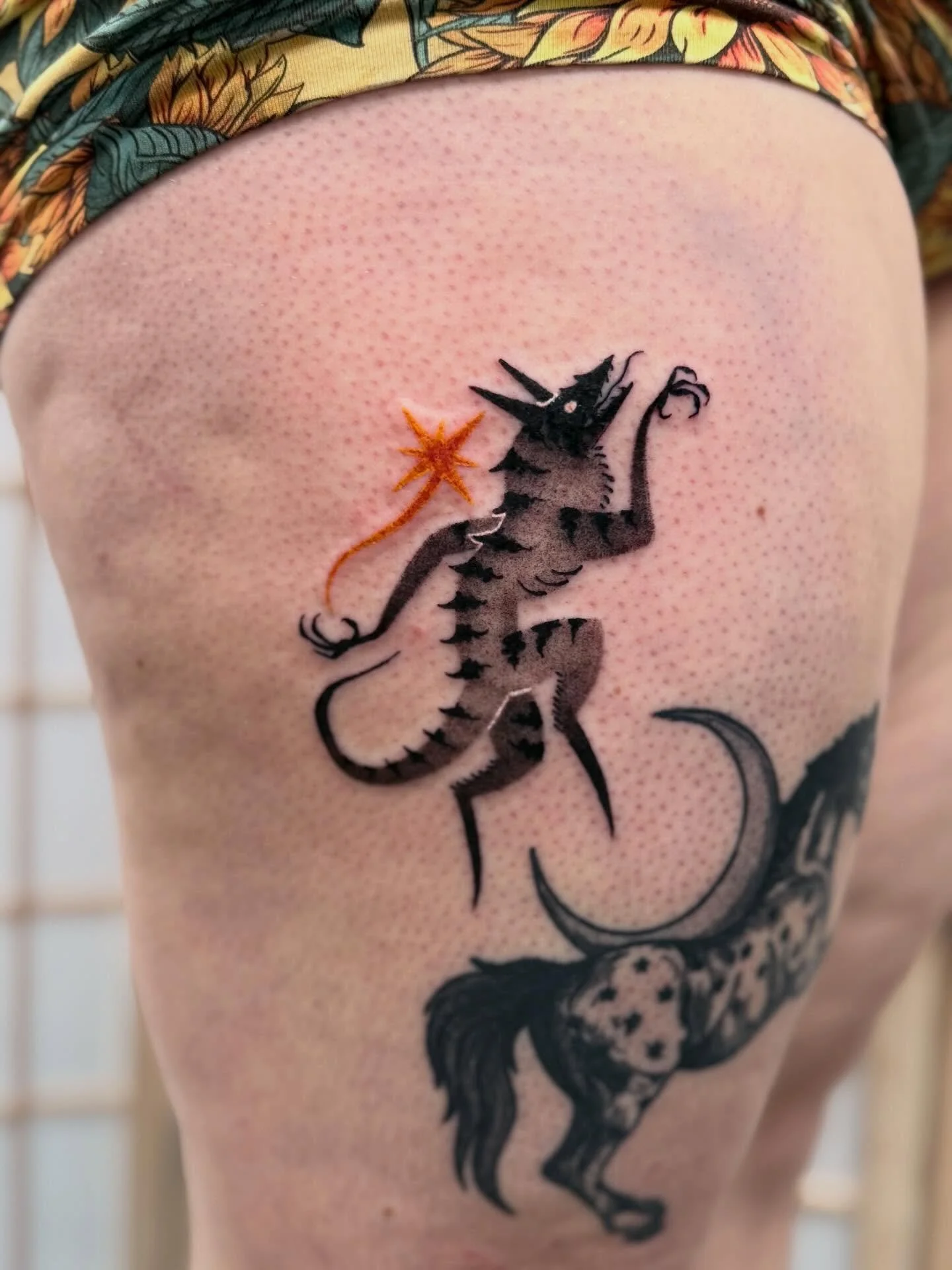 Dancing critter with a bloody star
He&rsquo;s so cute and sassy!

#demontattoo #darktattoo #stippletattoo #folkart #demonart