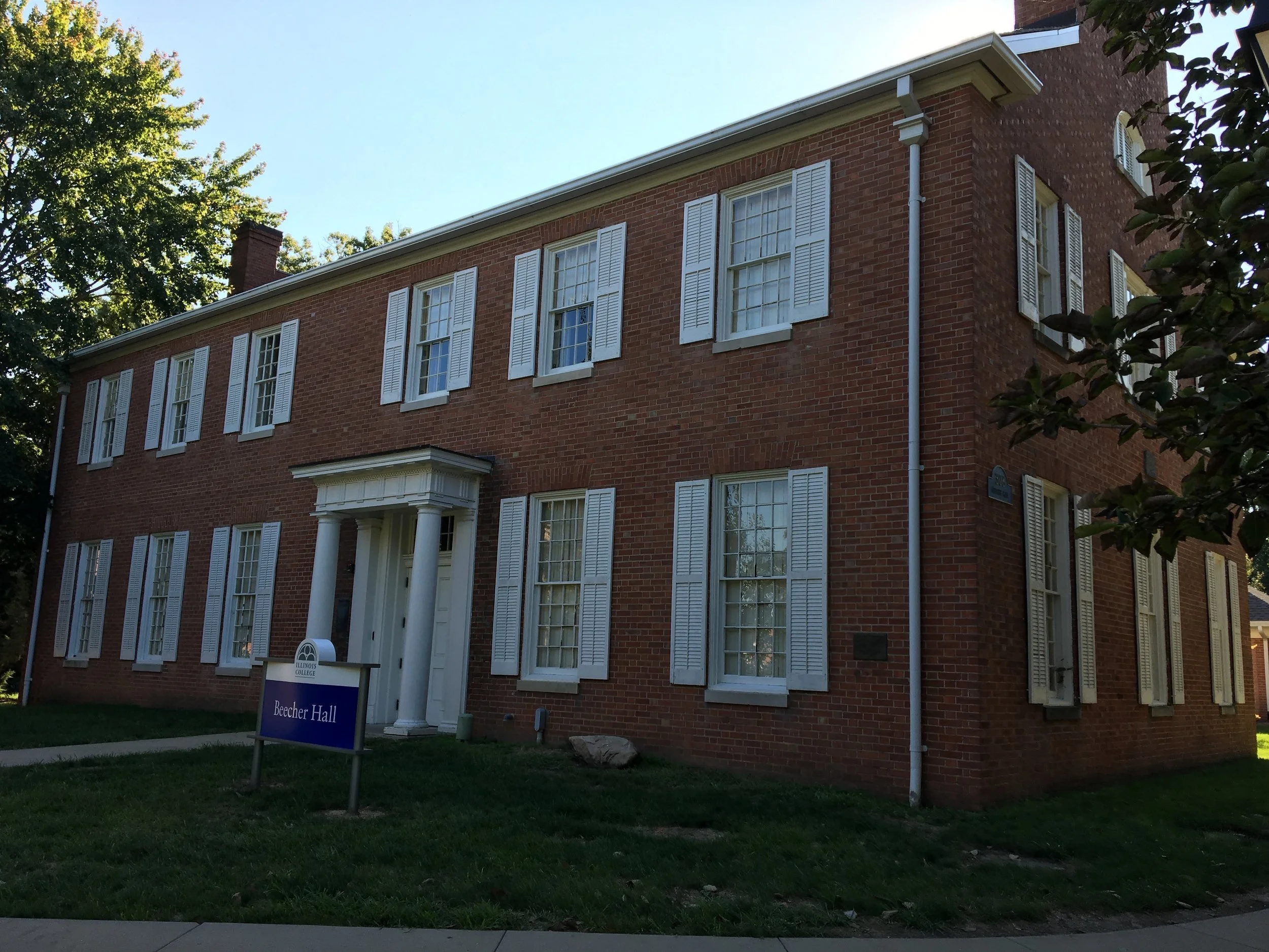 Oldest college building in IL