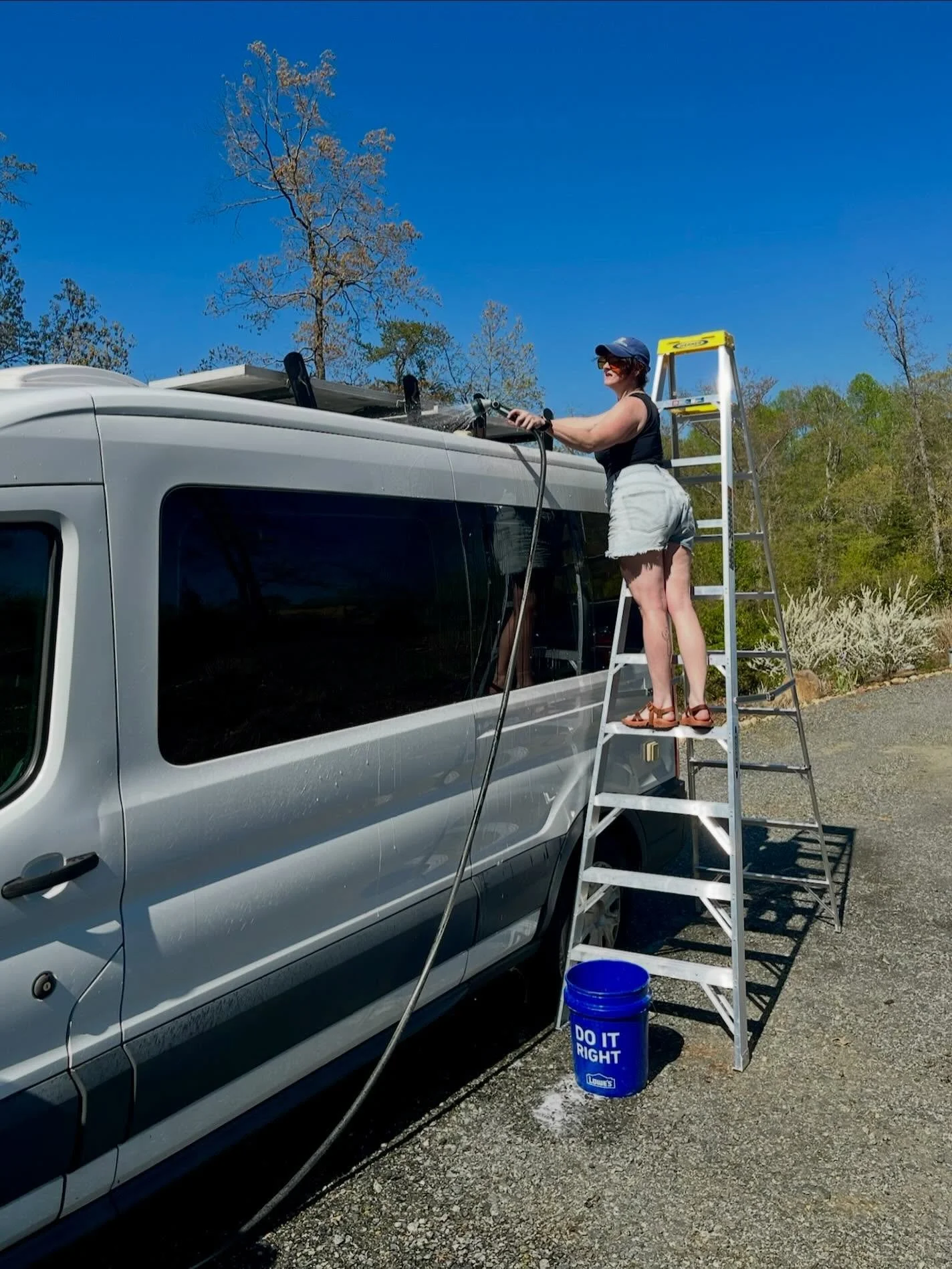 it took three hours and two different ladders to finally scrub off all of the pollen gunk 🌻🧽