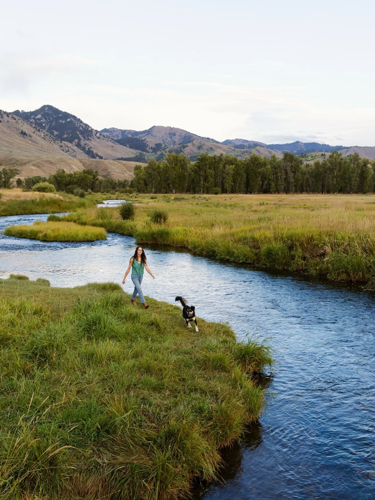 Name a better duo than a girl and her dog 🐾

This is your sign to finally get photos with your adventure buddy.

#petphotographer #dogphotoshoot