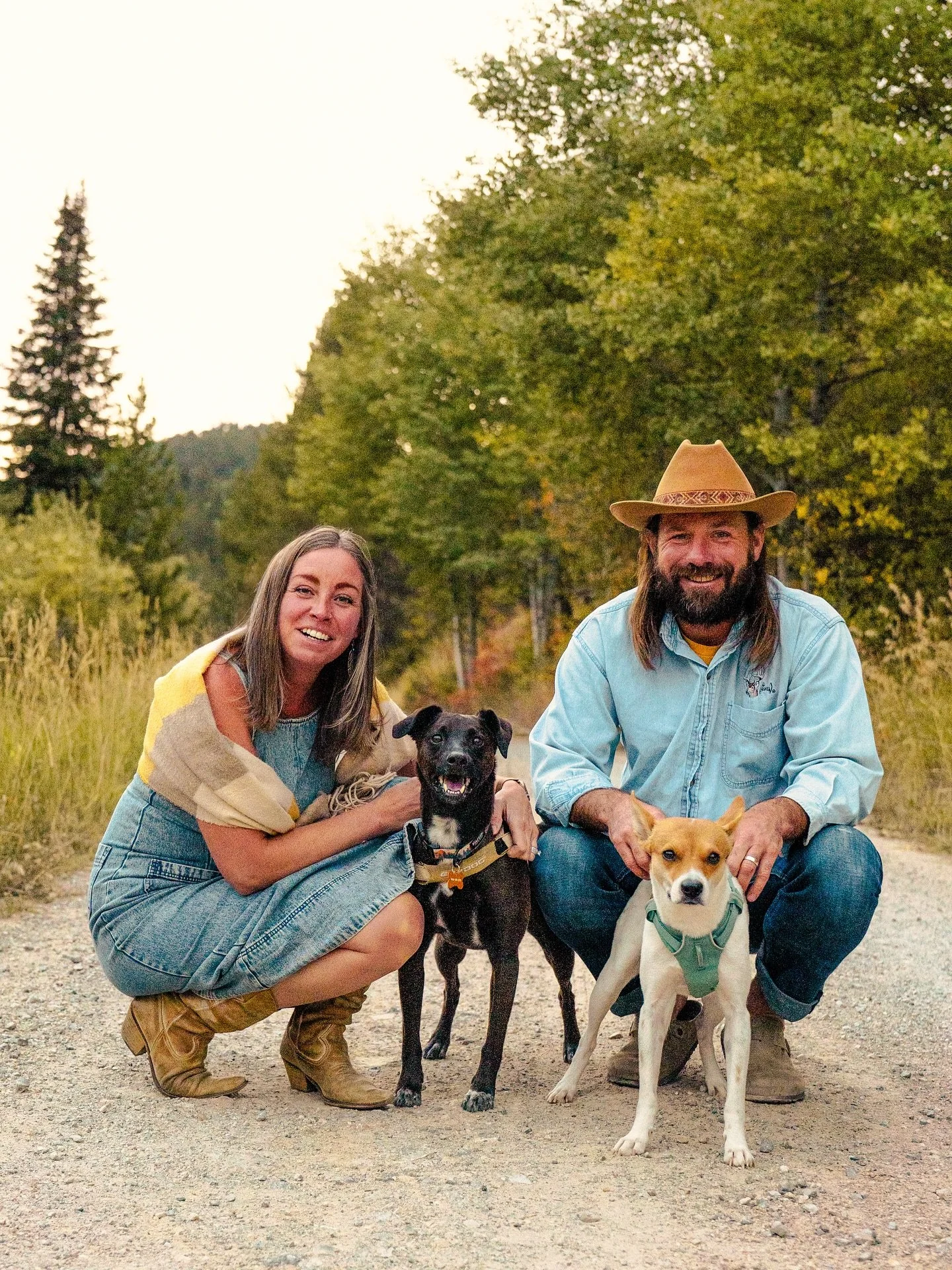 They were a family of three when I first met Kris, Blake, and  and their handsome boy Ripple 🐾 Now they&rsquo;ve added one more to the pack! Fisher you seriously hit the jackpot &mdash; you have the best parents and the coolest big brother! 💛
#PetP