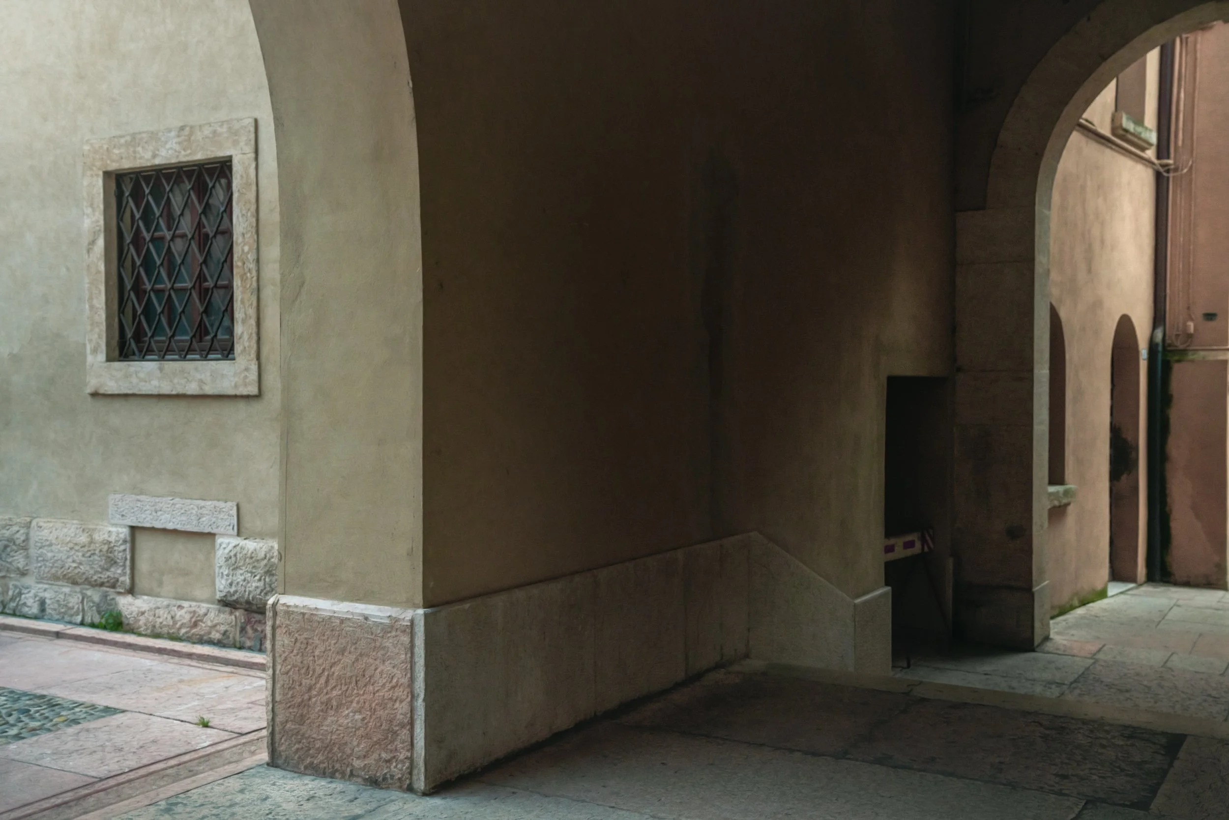 archways-alley-city.jpg