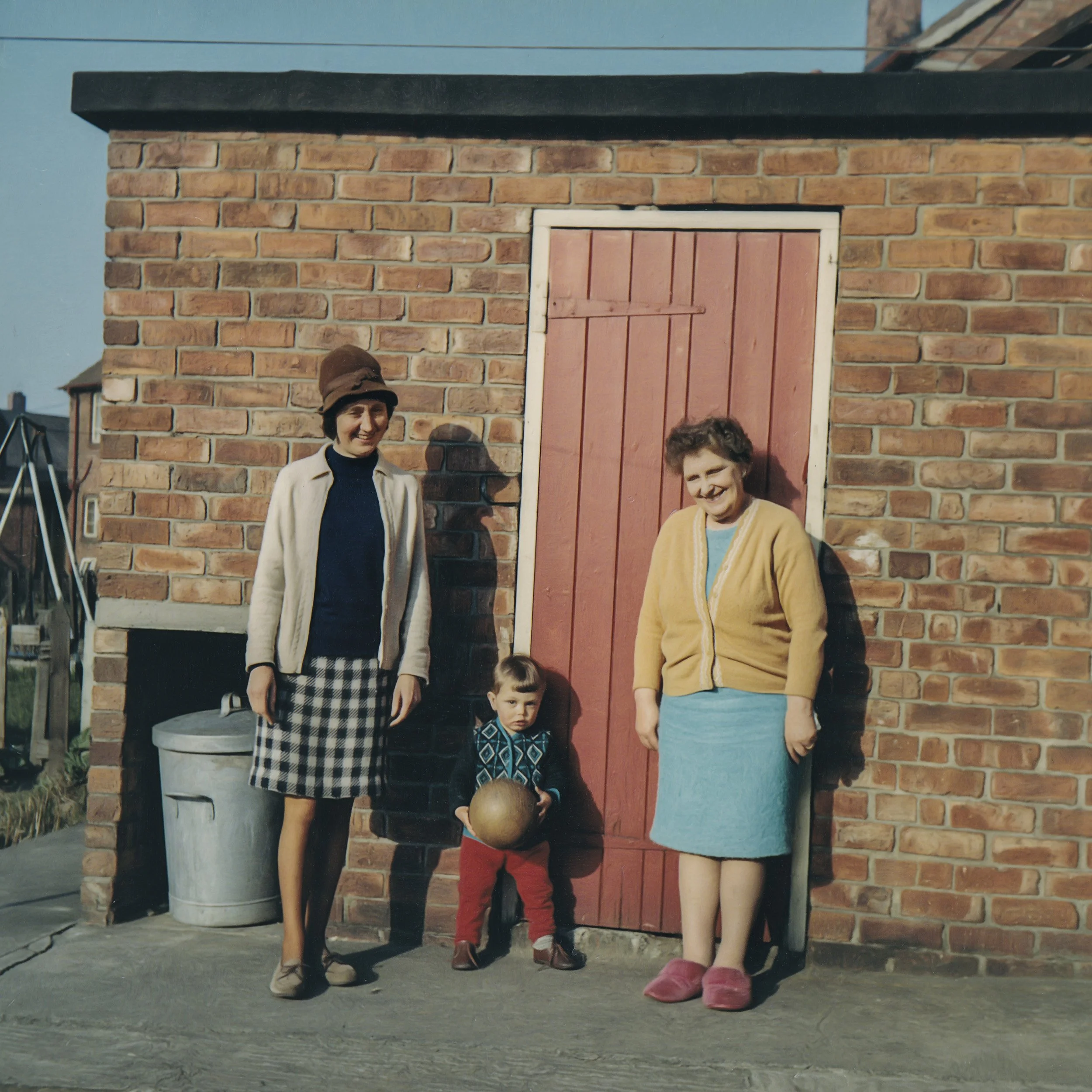 Vintage-family-photograph-restored.jpg