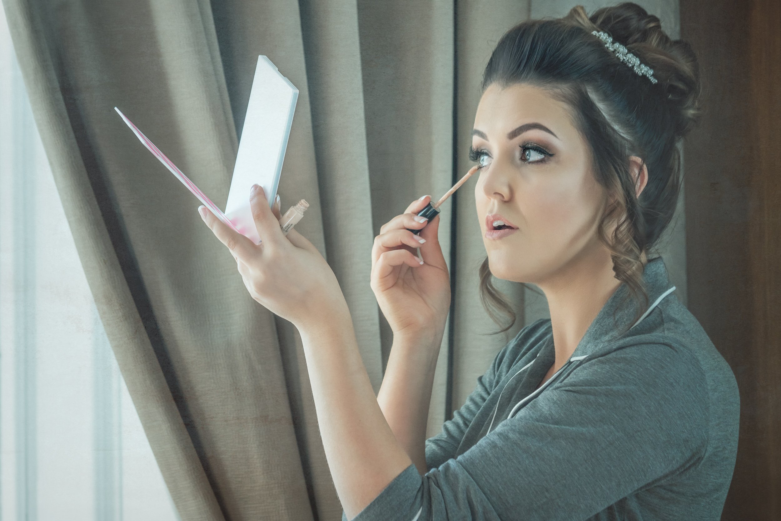 bridesmaid-make-up-preparation.jpg