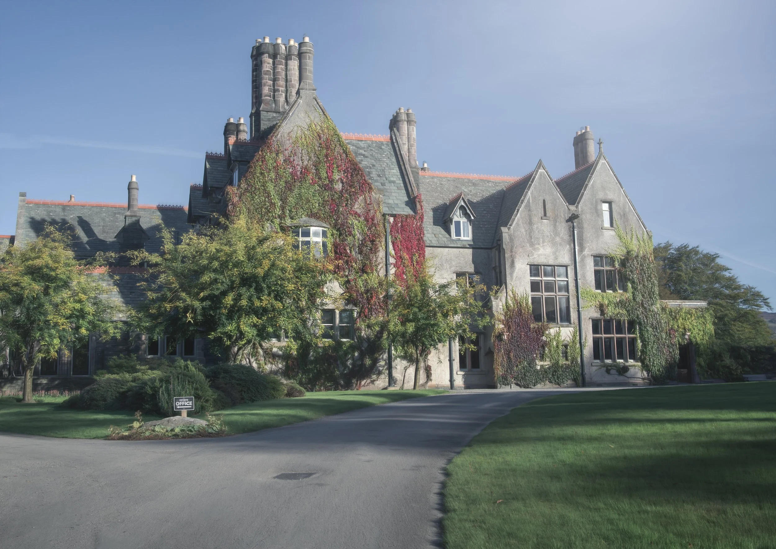 stately-home-ivy-summer.jpg