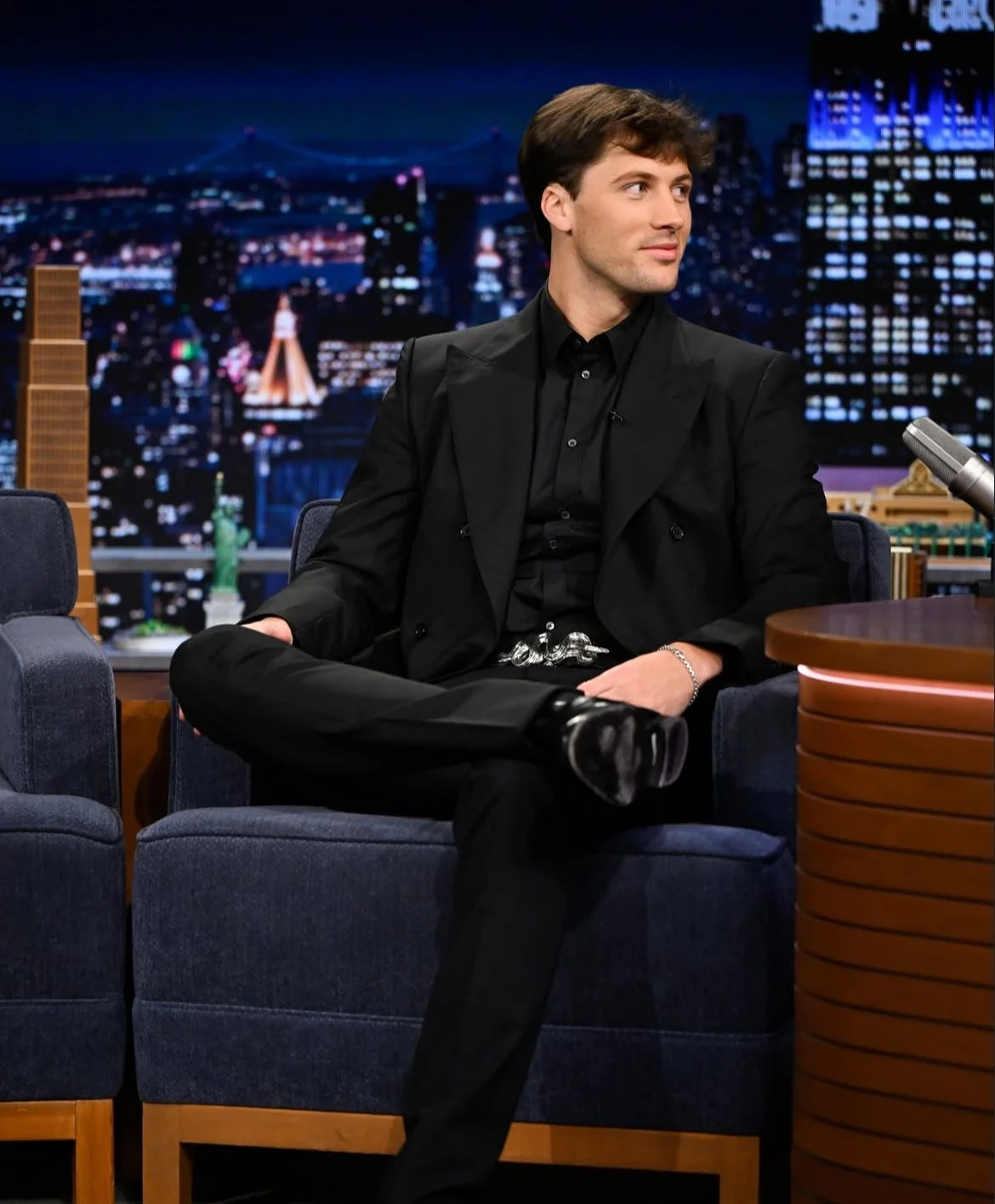 Stylist Assistant to Annie & Nora: Rob Rausch - The Tonight Show, wearing Dolce & Gabbana