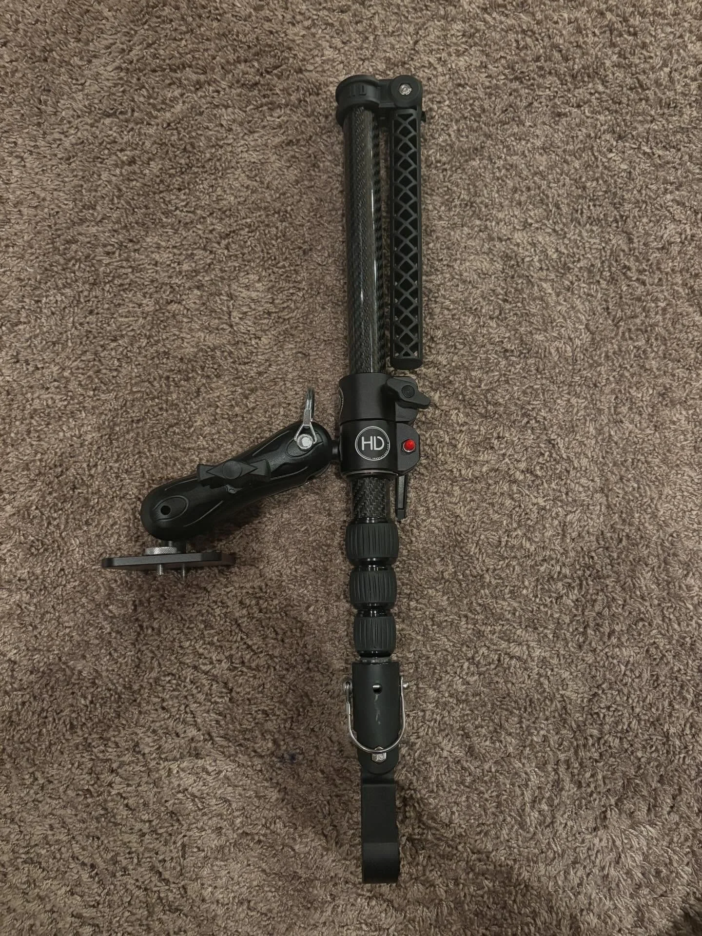 Thanks to @hd_innovations_official for the carbon fibre pole and BroCraft marine for the mounting plate that fits perfectly into the versatrack on my @trackerboats 
Big upgrade this year using Mega Live to locate those big fish. Bring on open water s
