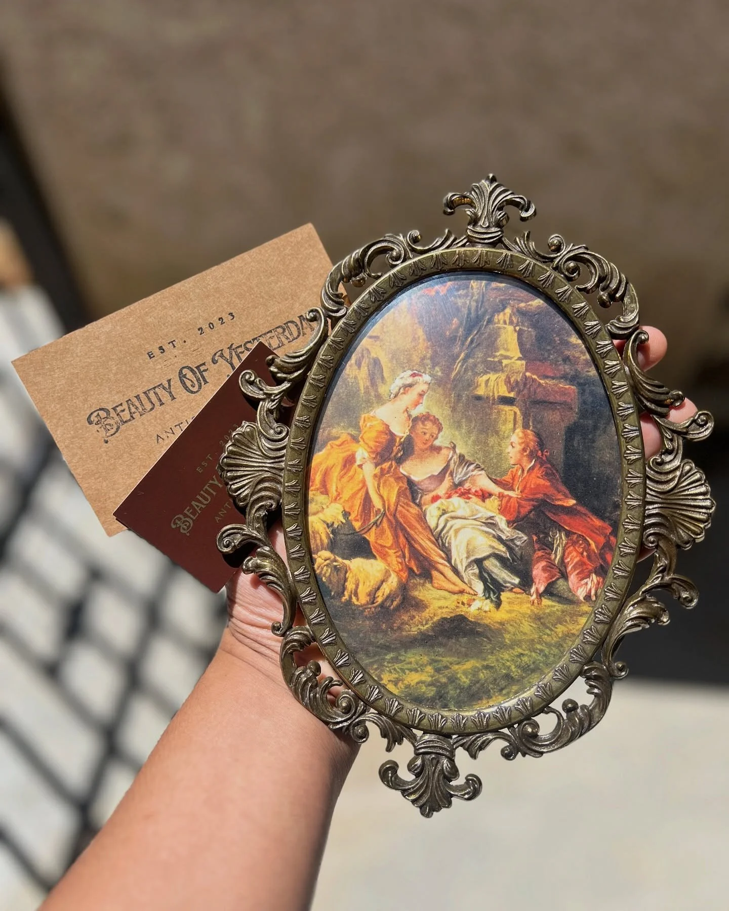 SOLD✨Shipping out this gorgeous 1960s bubble frame made in Italy, featuring a print by Francois Boucher.

#vintageframes #vintagehomedecoration #gallerywallinspo #etsyvintage #antiqueshop #vintageshoppingonline #italianart #bubbleframe #vintagestyle 
