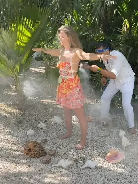 Energy Cleansing with @lobo.tulum at @vesica.tulum 🐚 #energia