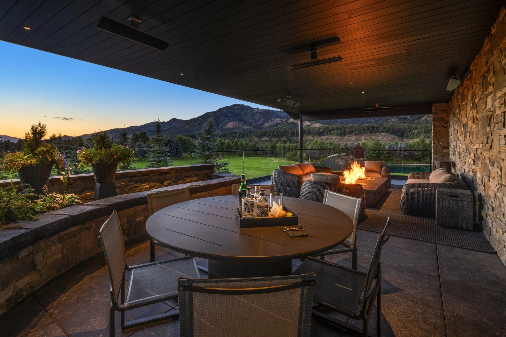 Primary suite outdoor area