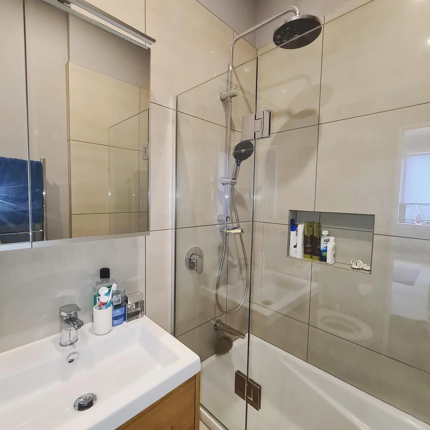 This bathroom is looking brand new after a visit from Top to Bottom 🌱