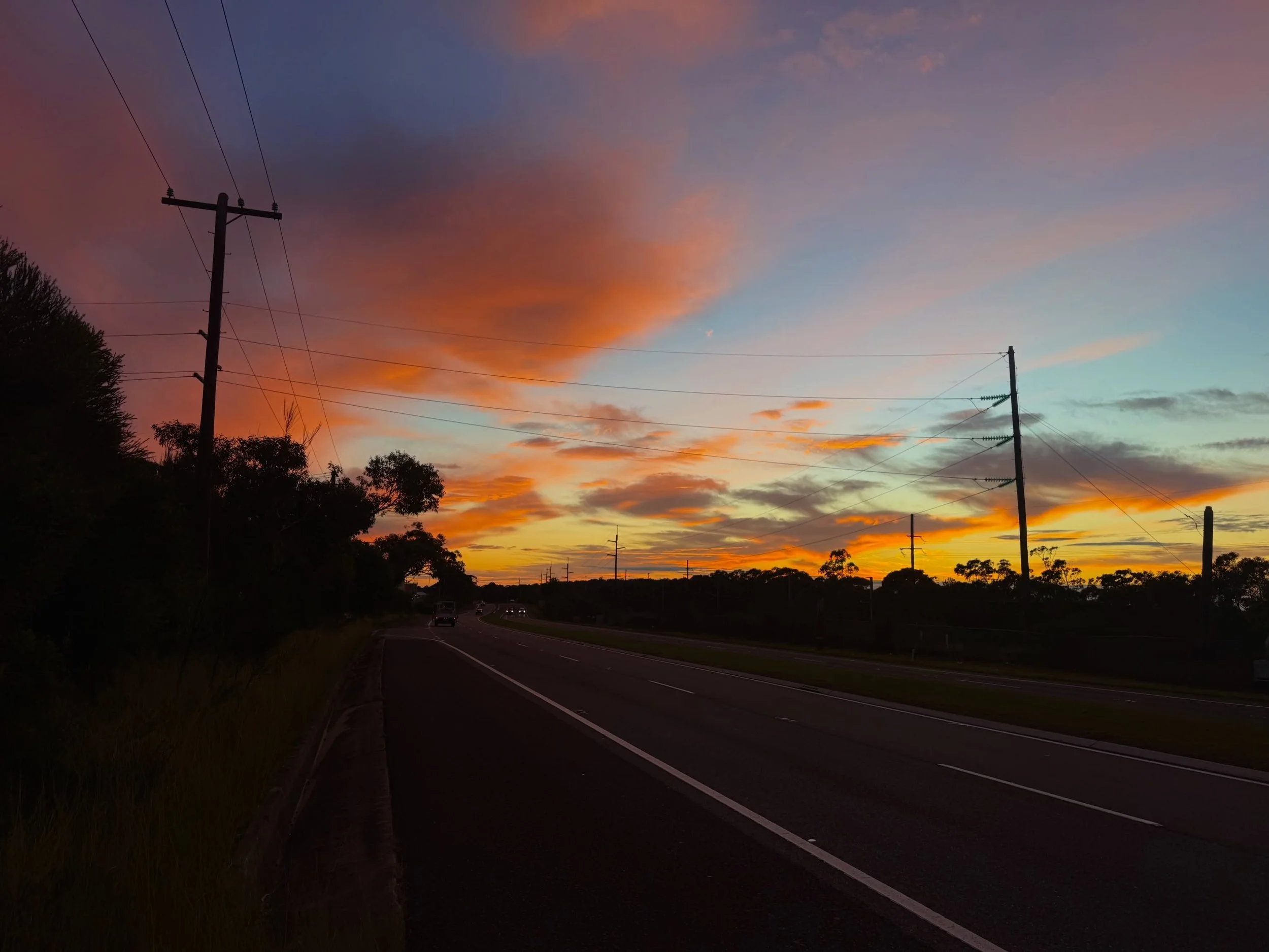 22/52

🌵A pretty sunrise bike ride with the HPT crew followed by some much needed caffeine with the best @daniel.tait 
🌵 a day out at the footy !! 
🌵 a drop into uni and celebrations for a new publication !! 
🌵a mid week Melbourne trip for some m