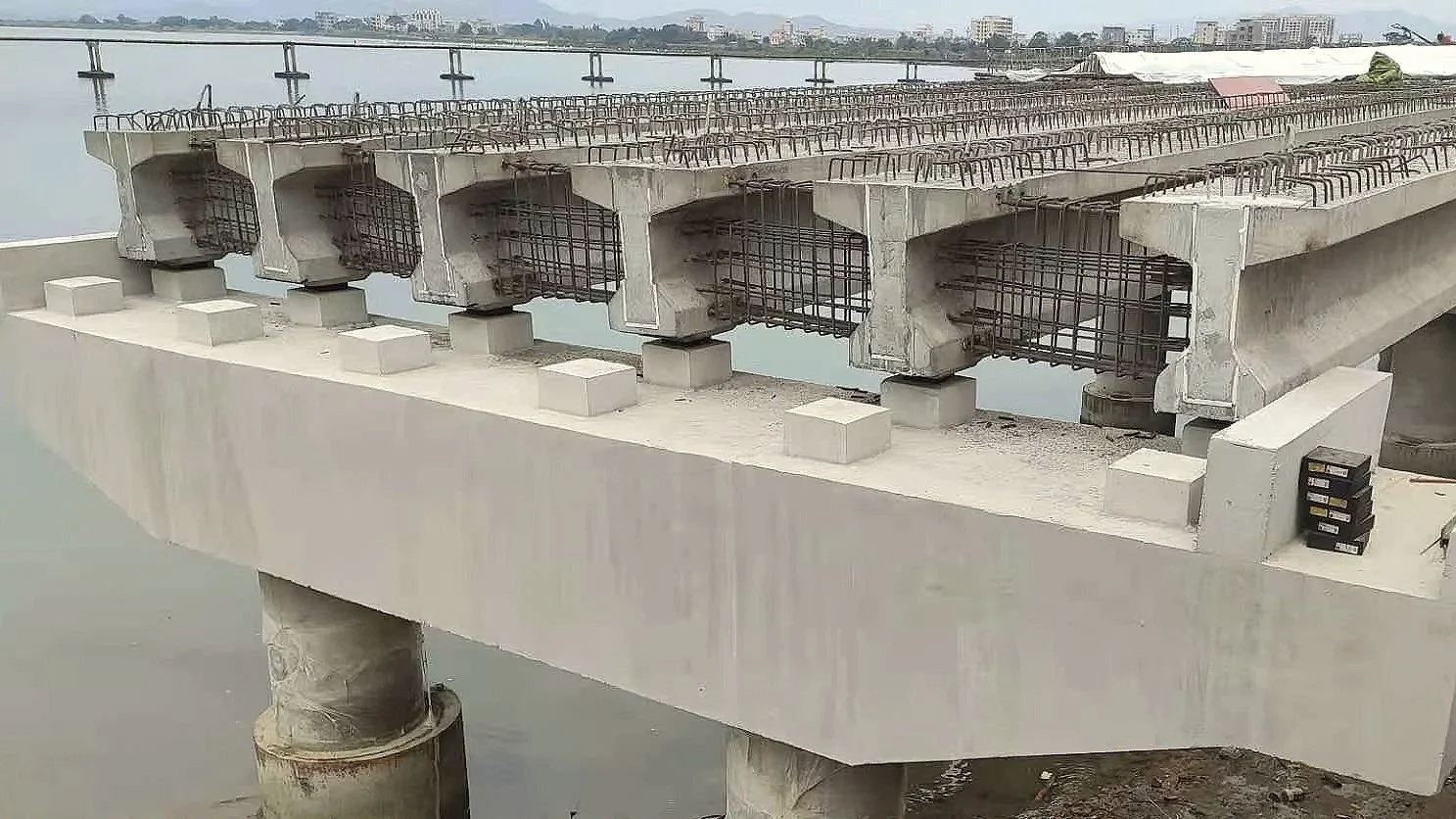Bridge foundation with GFRP Rebar