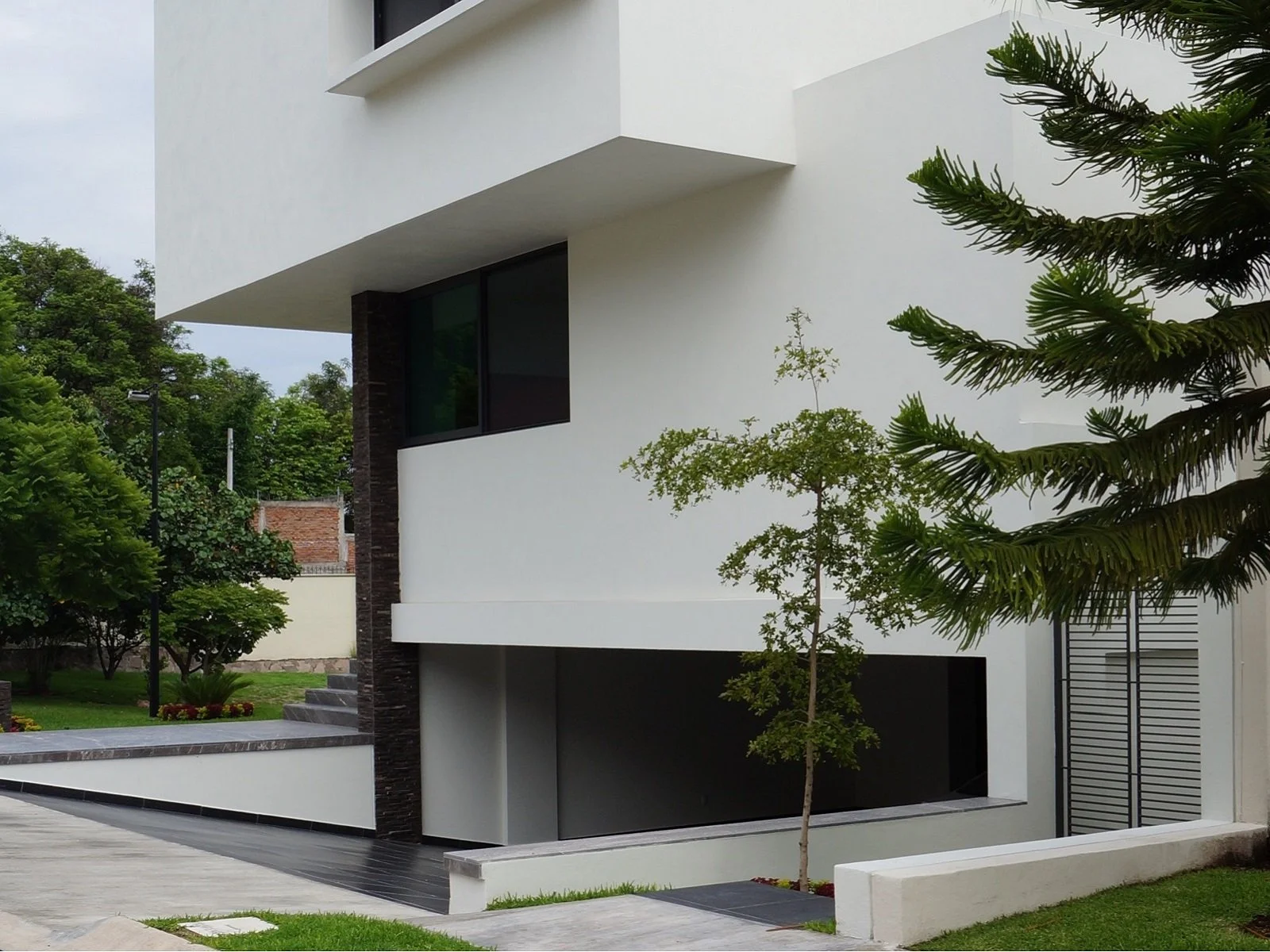 fachada vista cochera.jpeg