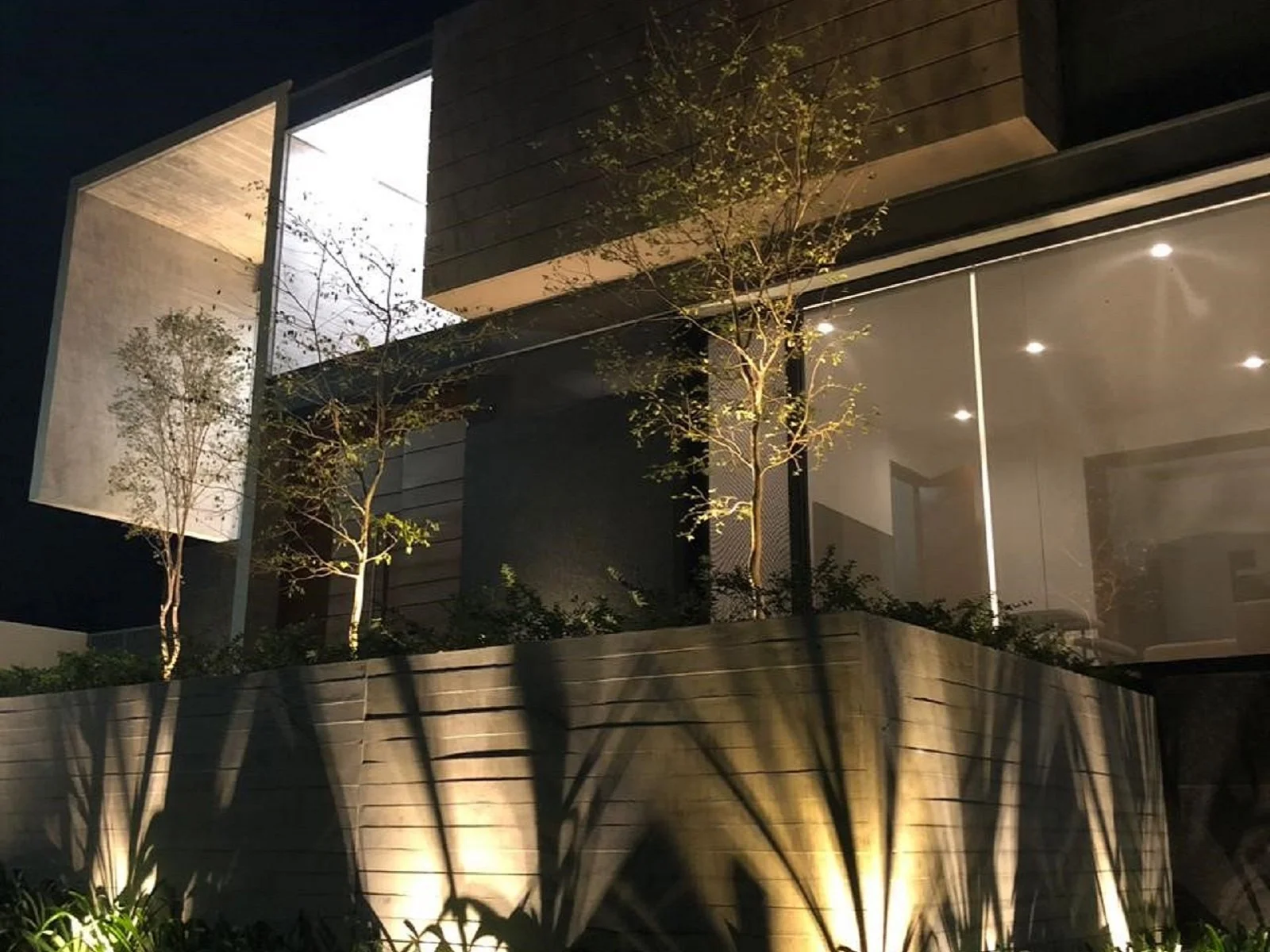 fachada 1 noche ft 2.jpeg