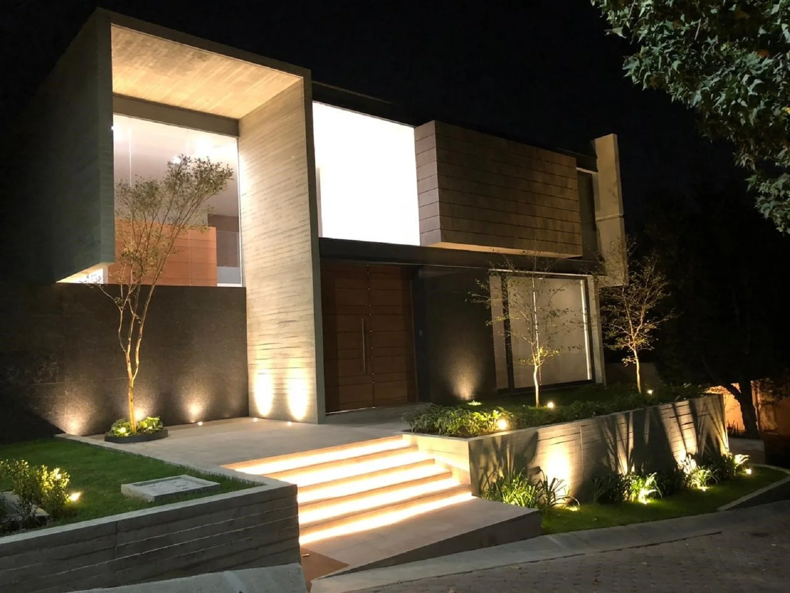 fachada 1 noche.jpeg