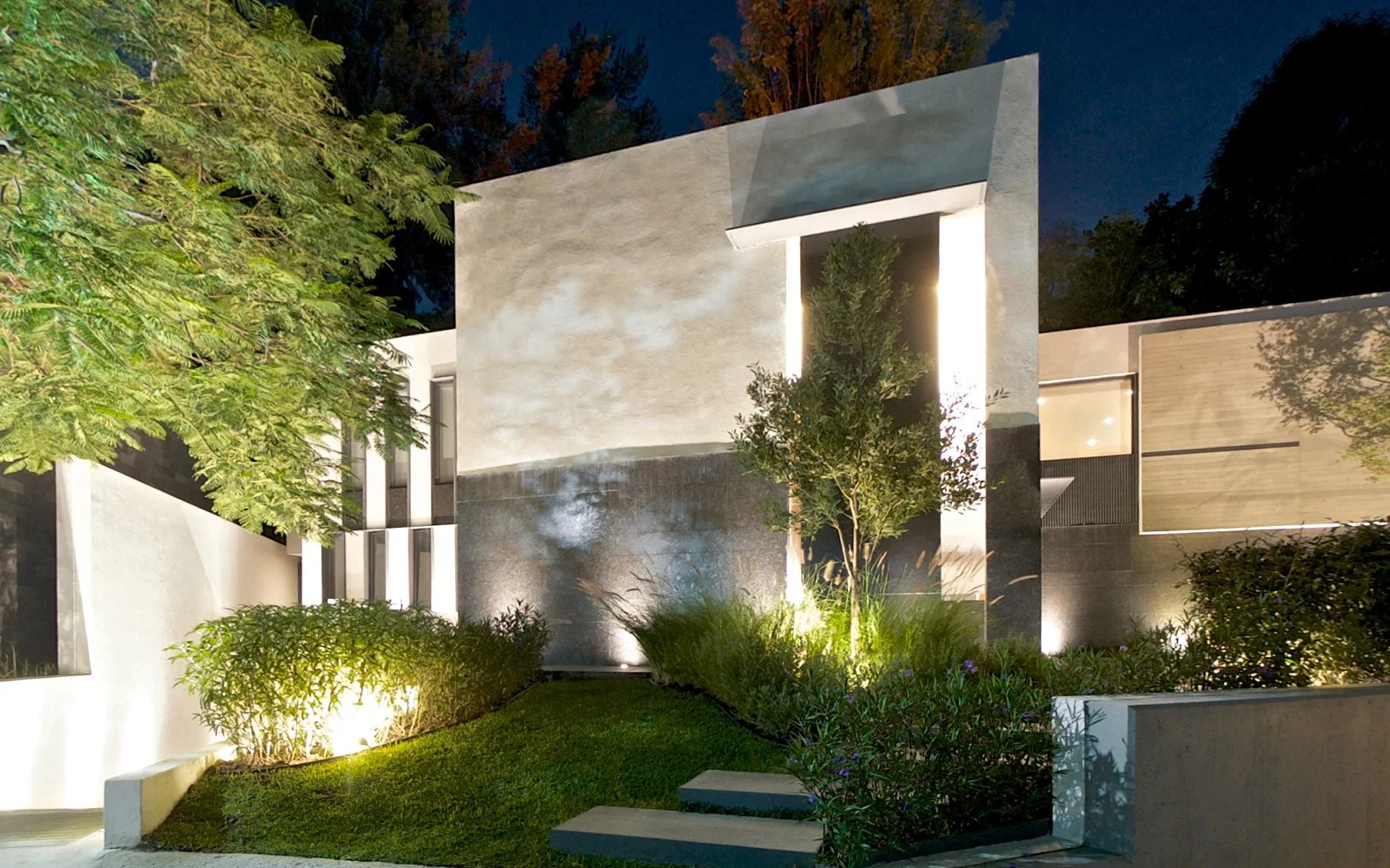 fachada 1 noche 2.jpeg